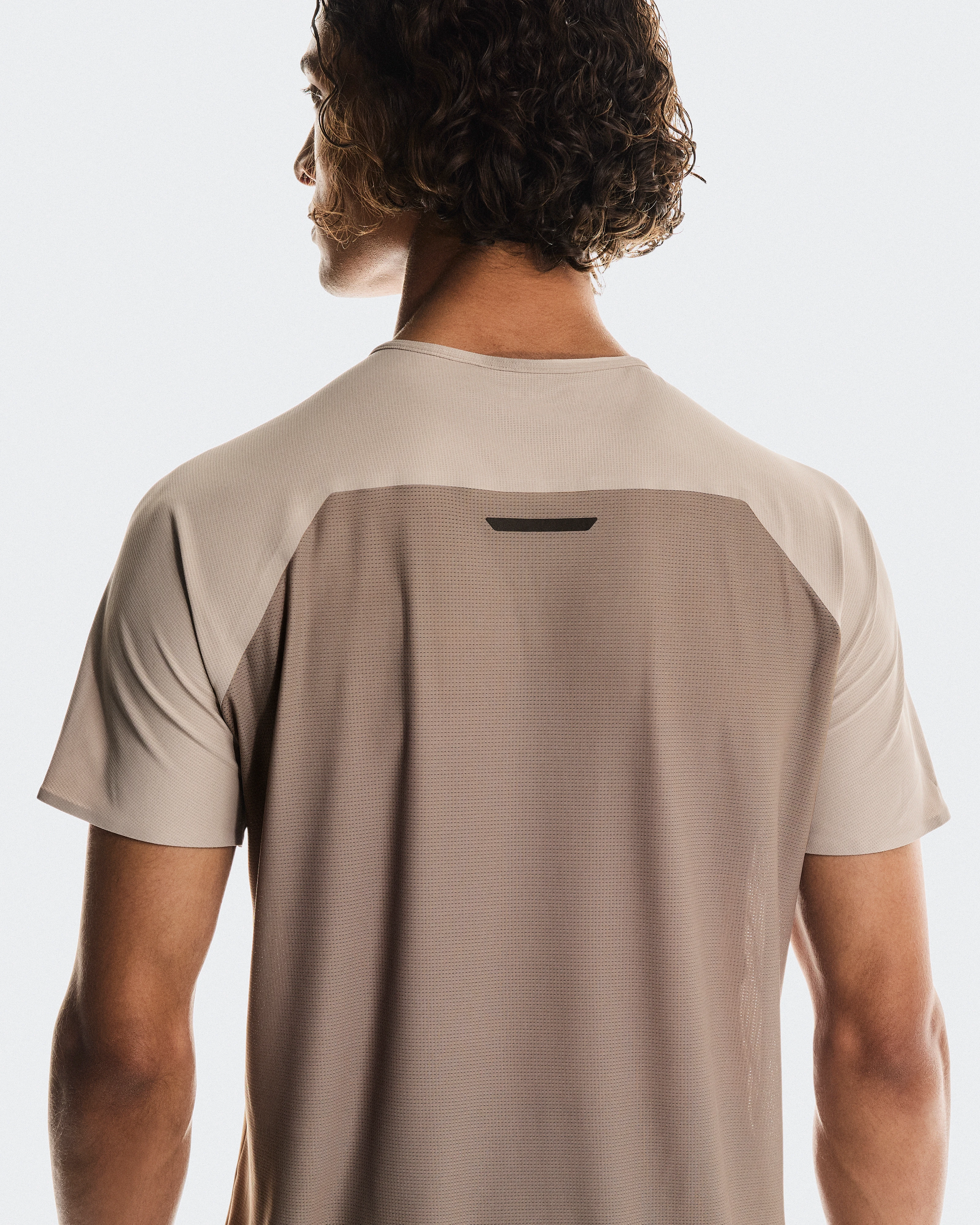On Performance-T Desert & Cinder Homme Hauts et t-shirts