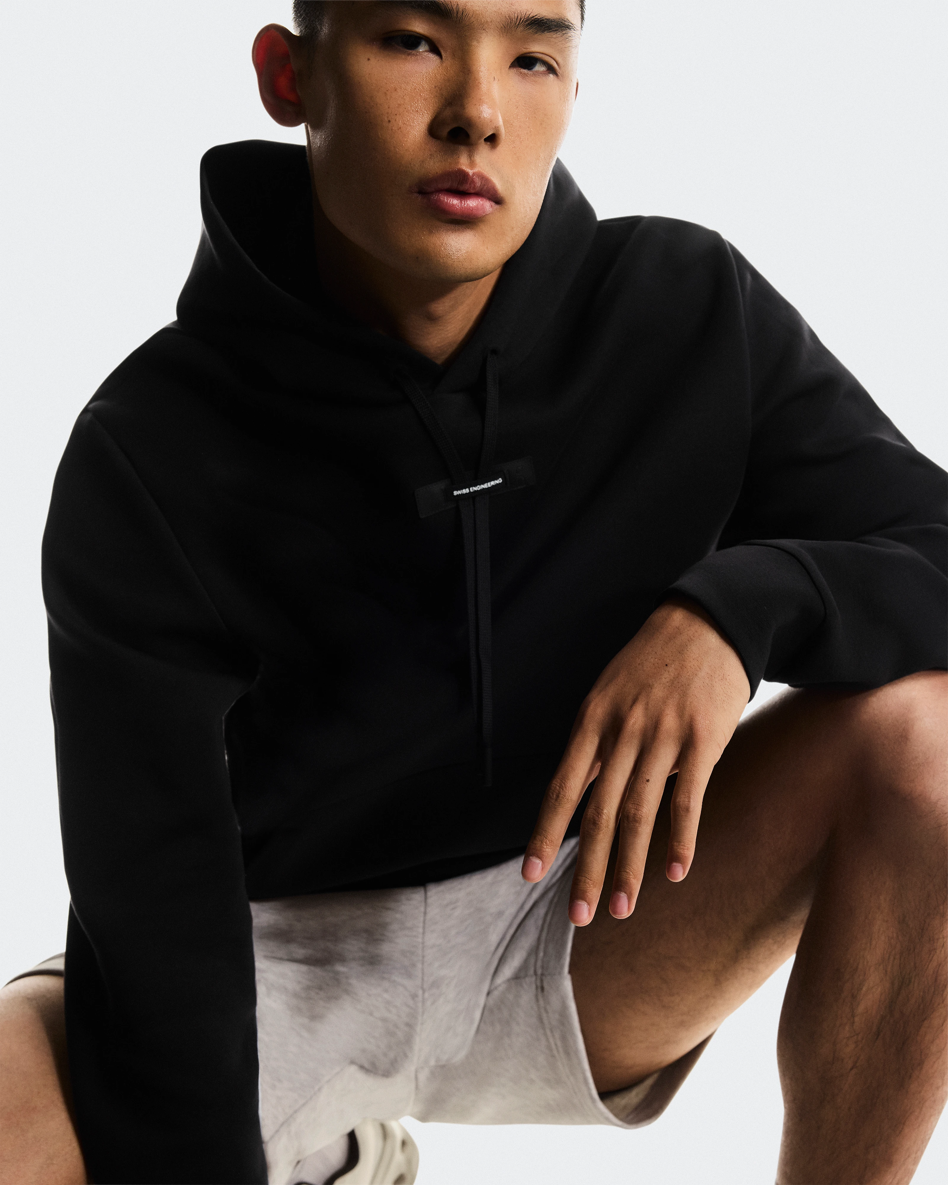 On Focus Tech Hoodie Black Homme Sweats à capuche et sweats