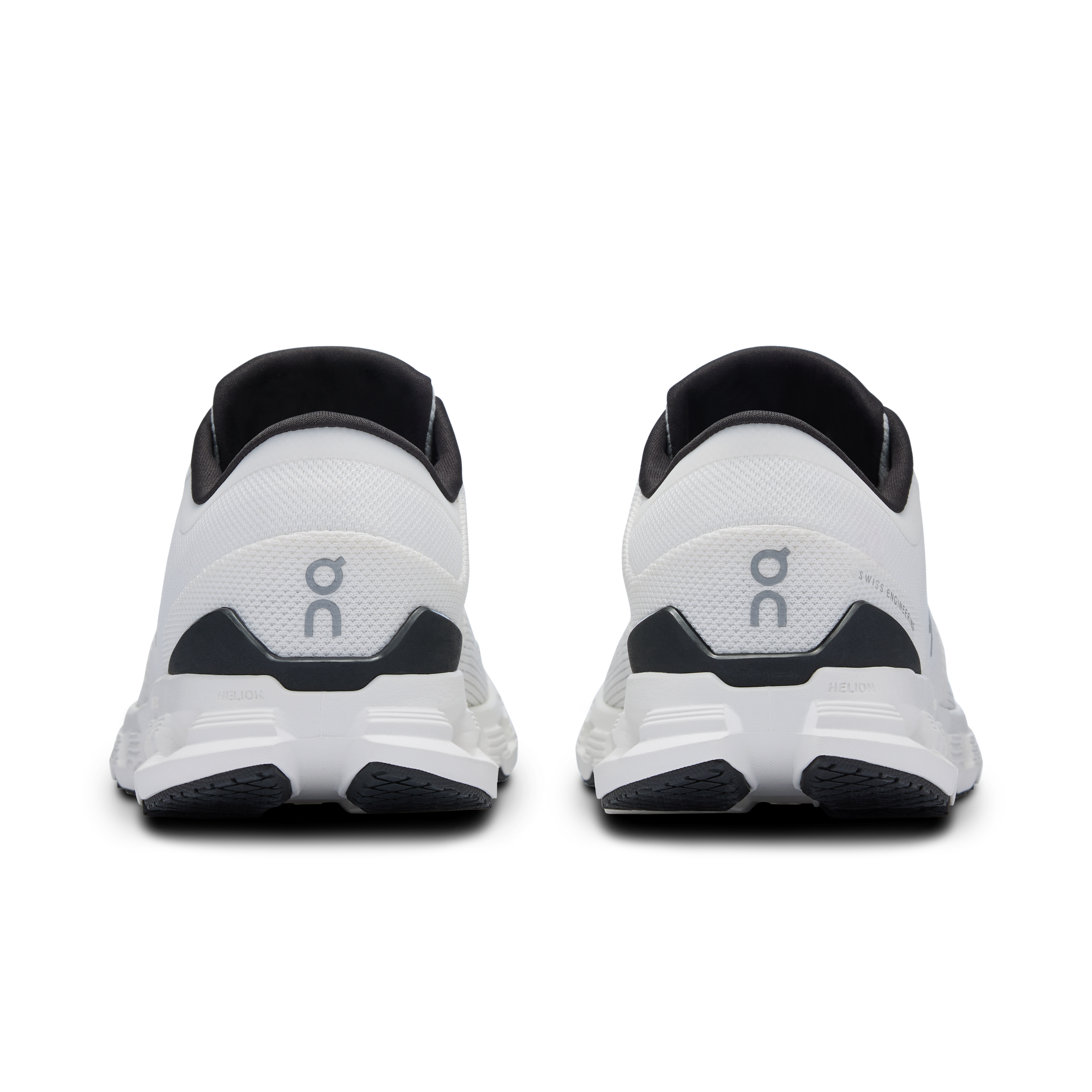 On Cloud X 4 Ivory & Black Femme training_shoes Chaussures