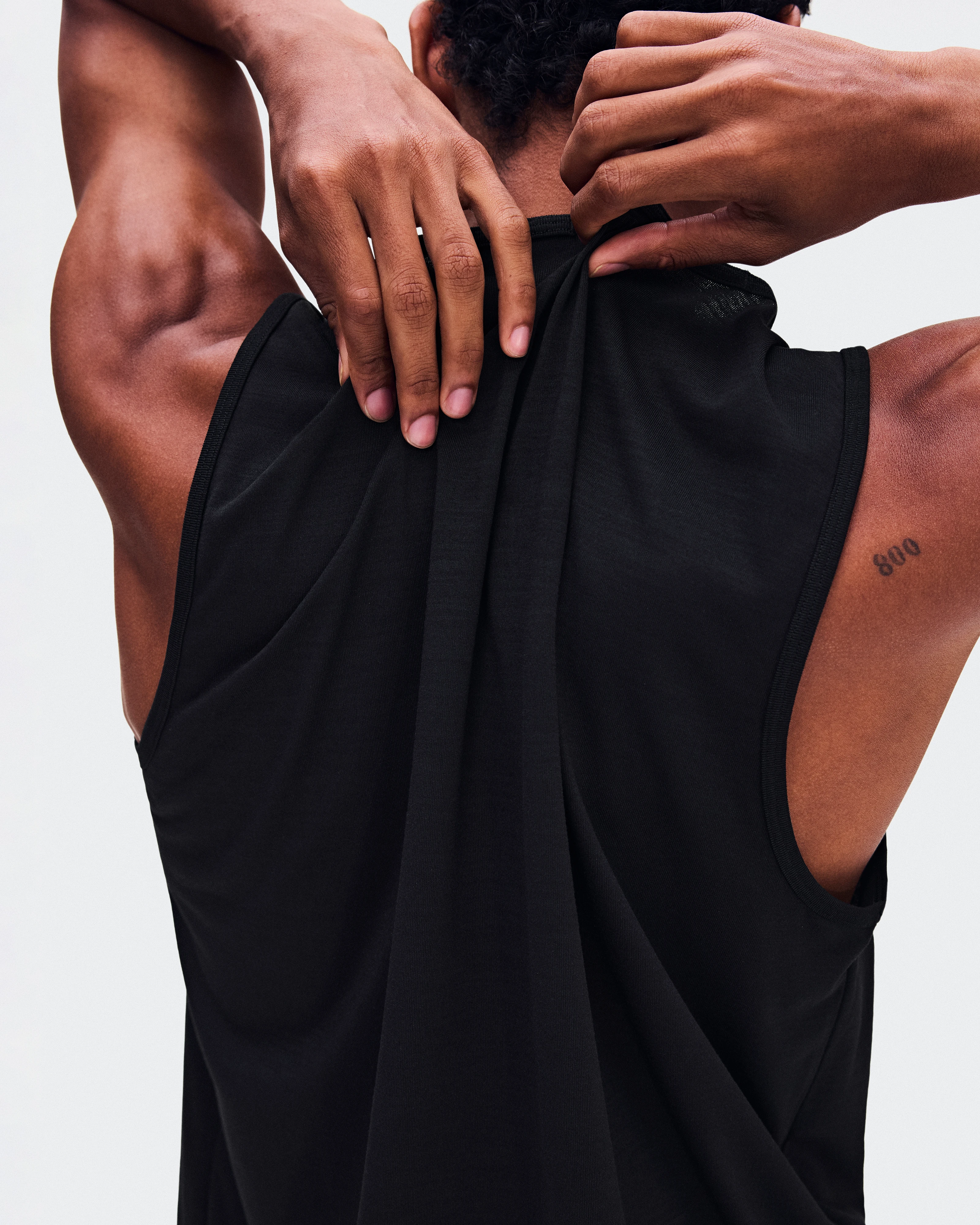 On On Run Tank Black Homme Hauts et t-shirts