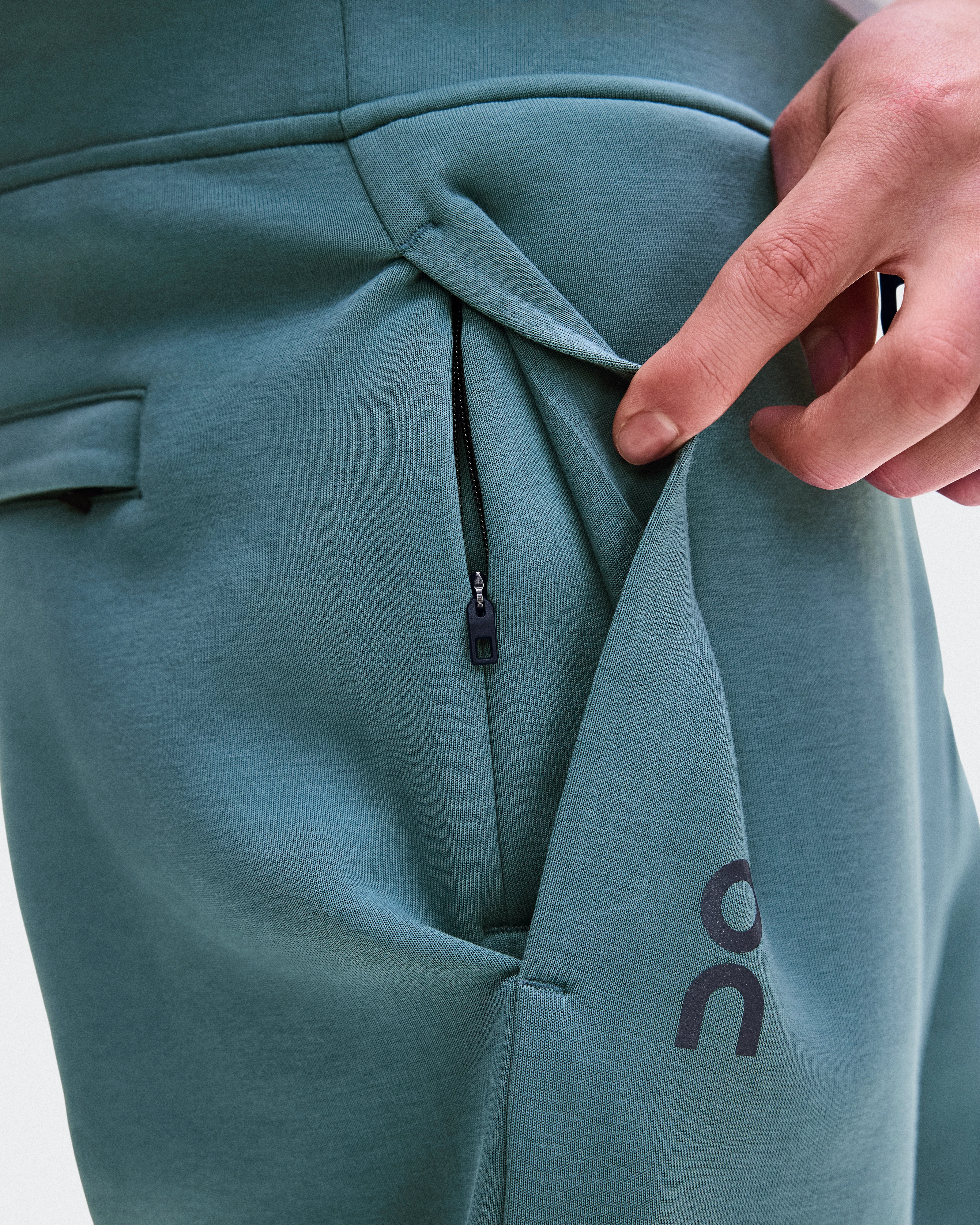 On Focus Tech Sweatpants Agave Homme Pantalons