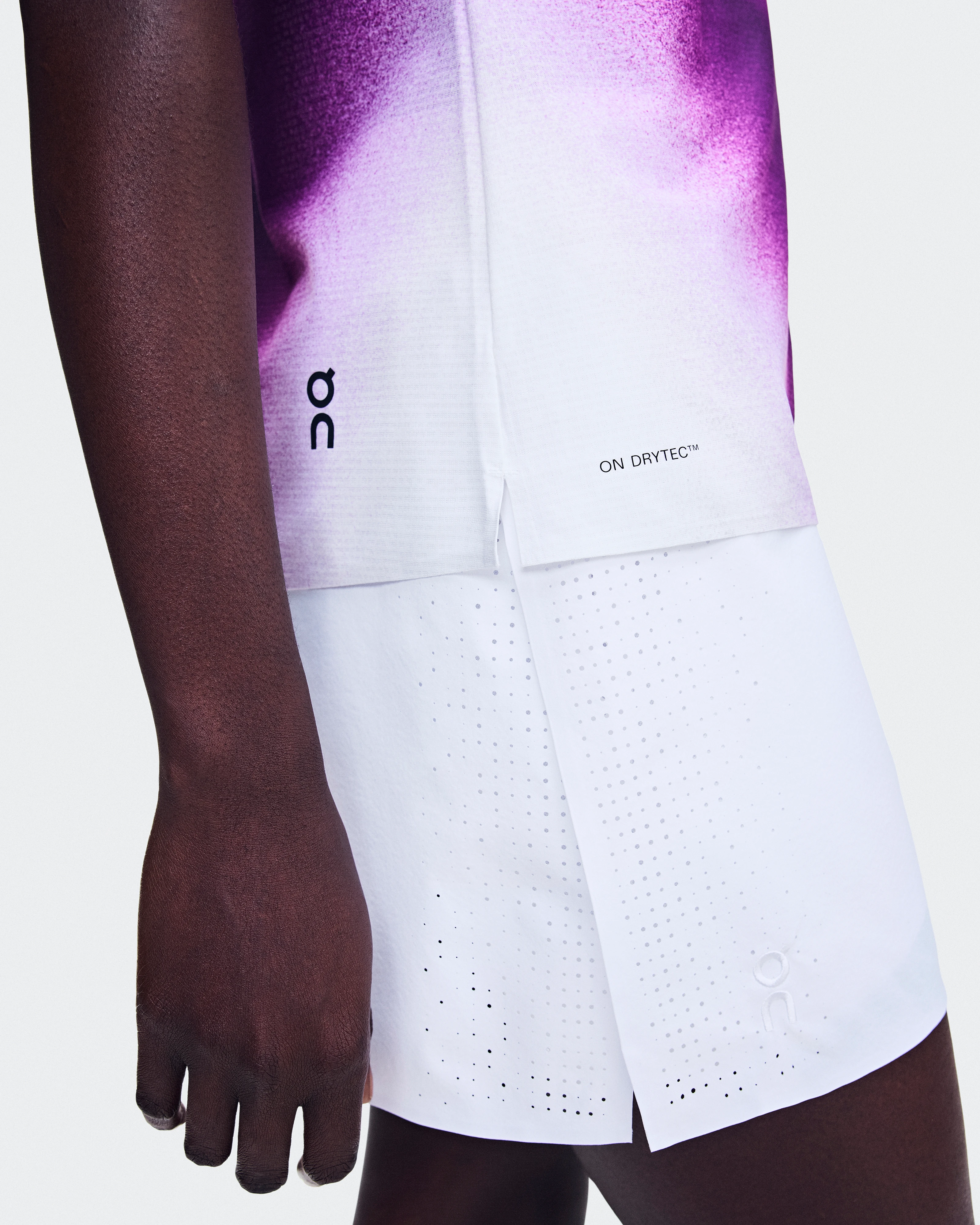 On Court Tank Swing White & Cassis Femme Hauts et t-shirts