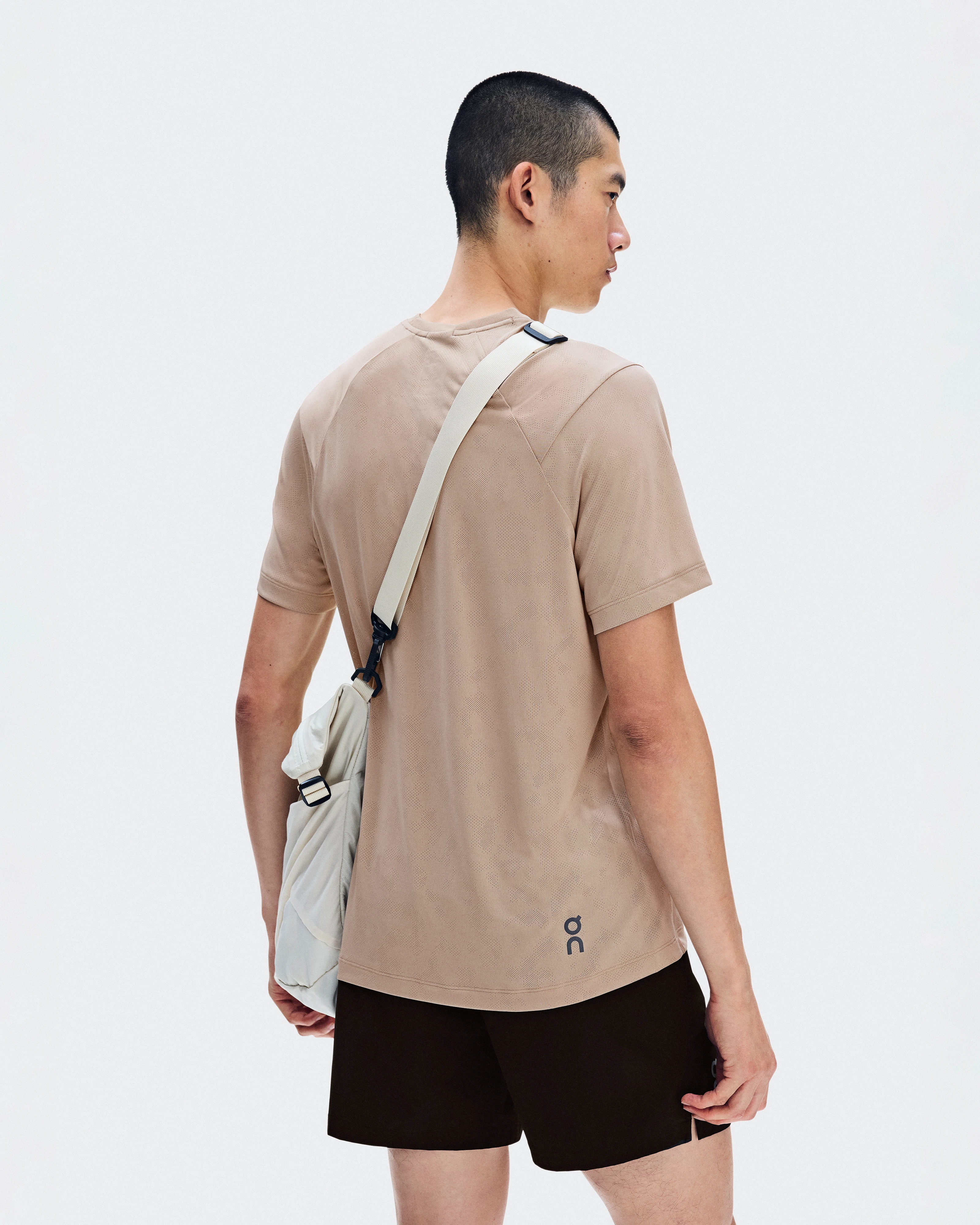 On Core-T Grid Desert Homme Hauts et t-shirts