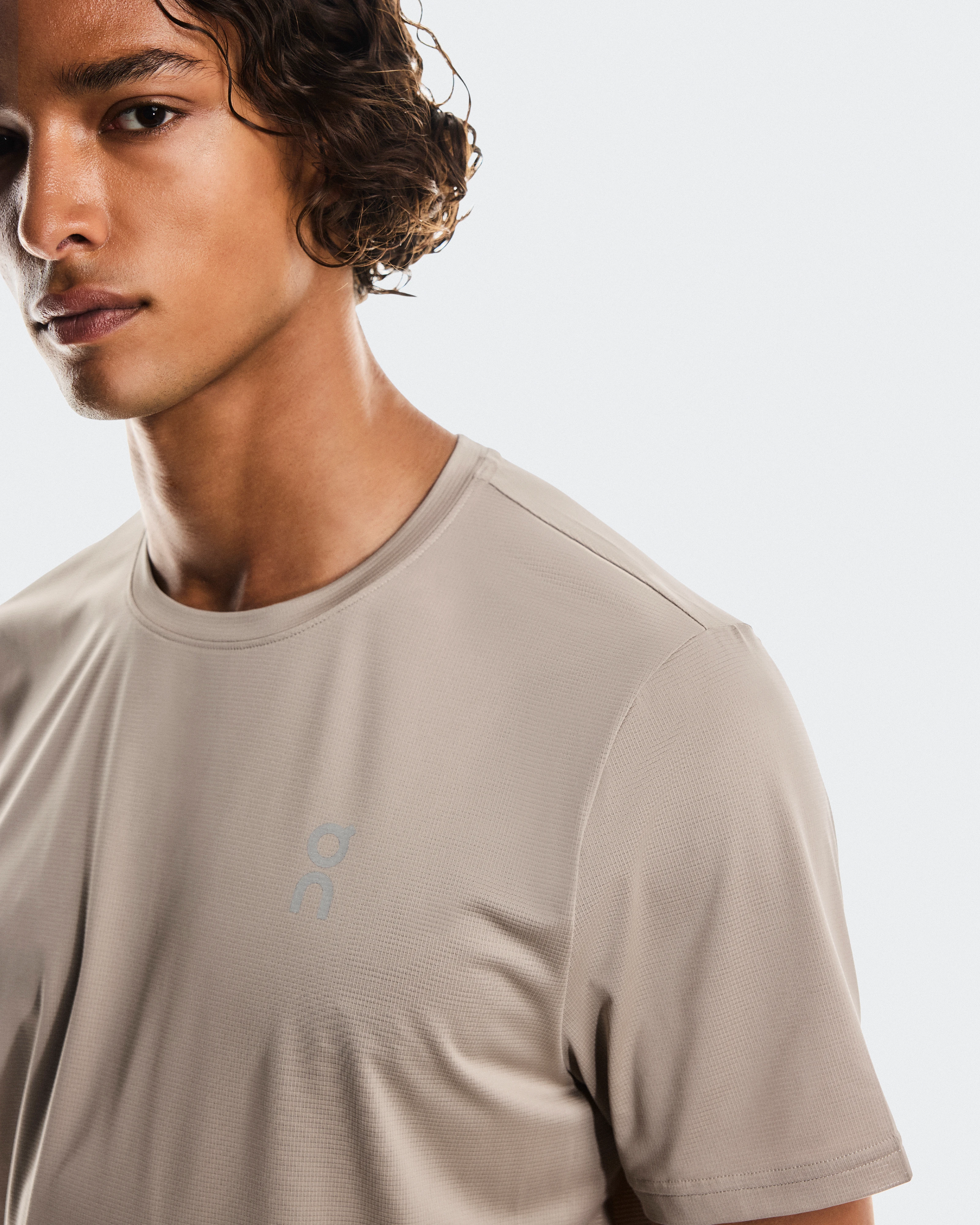 On Core-T Desert Homme Hauts et t-shirts