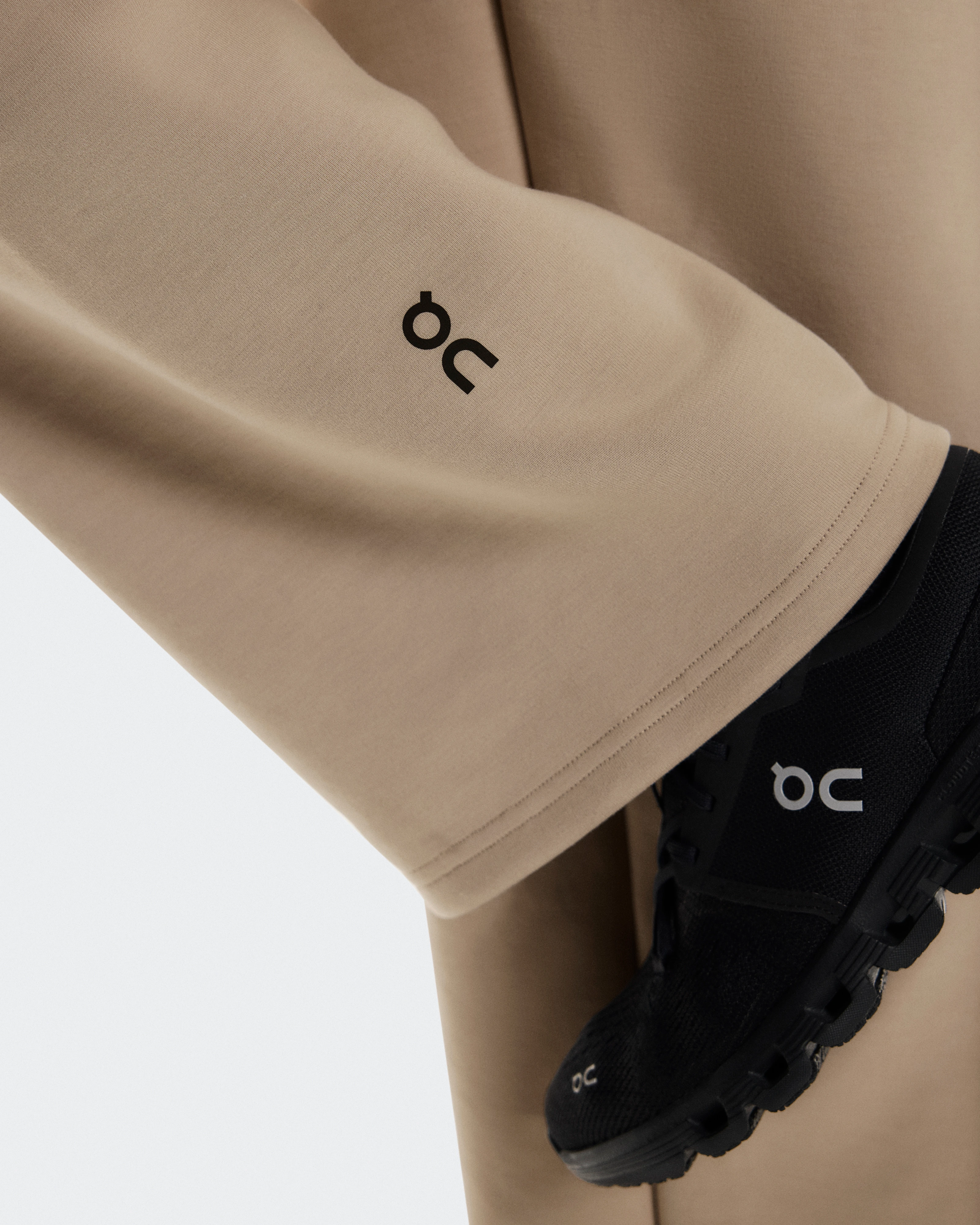 On Focus Tech Sweatpants Desert Femme Pantalons