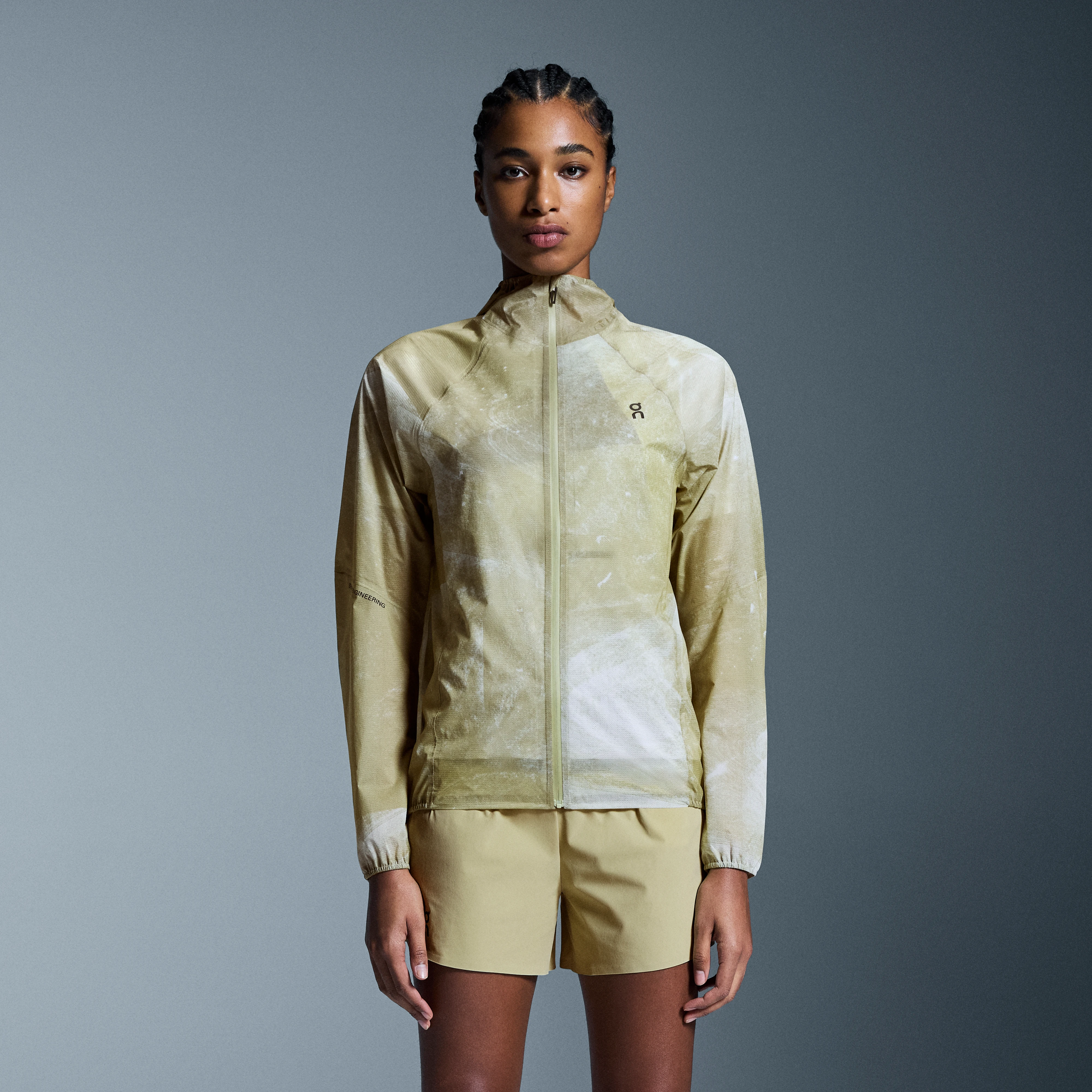 On Ultra Jacket White & Caper Femme – Trail running, imperméable, ultra-léger Vestes
