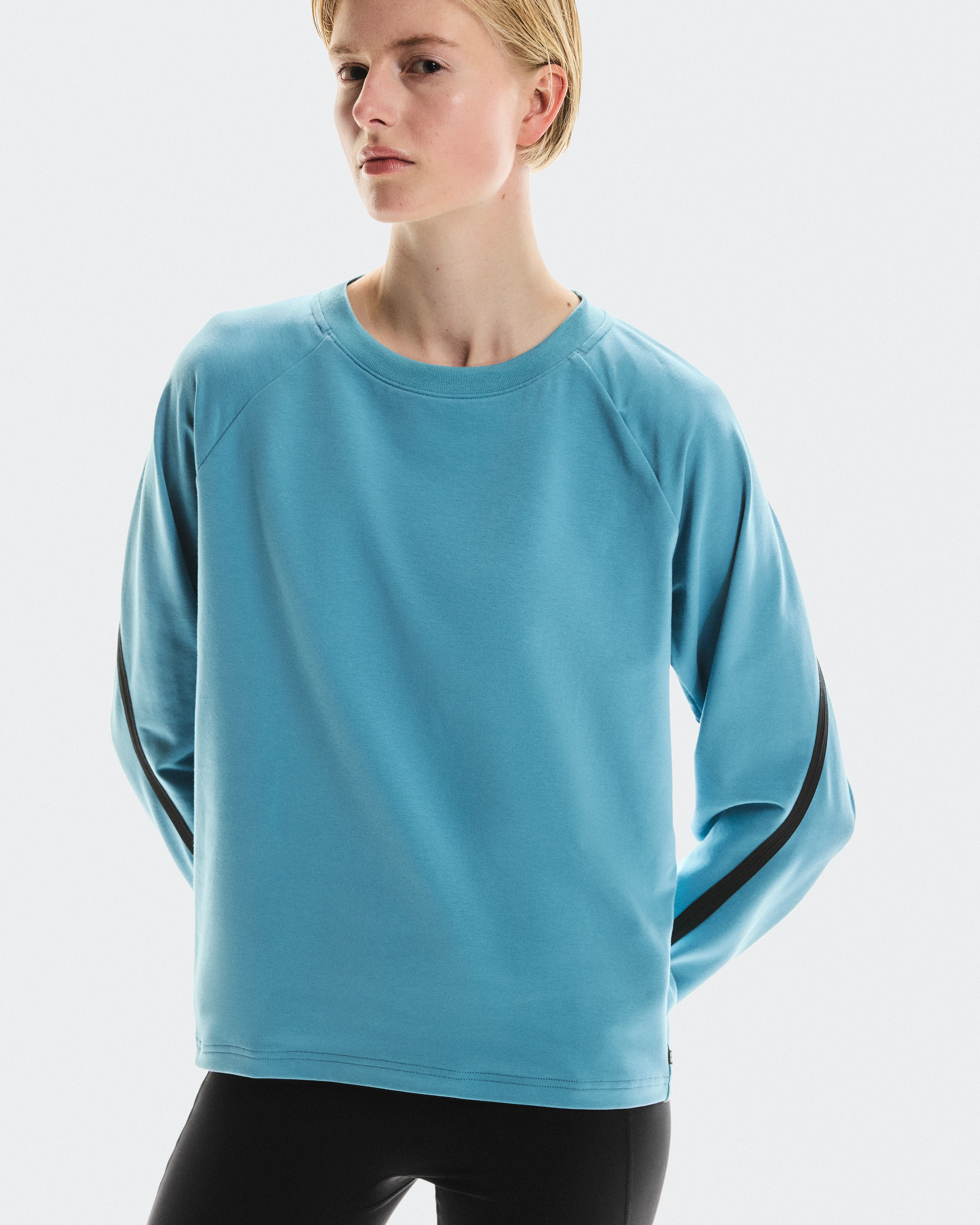 On Studio Crew Niagara Femme Sweats à capuche et sweats