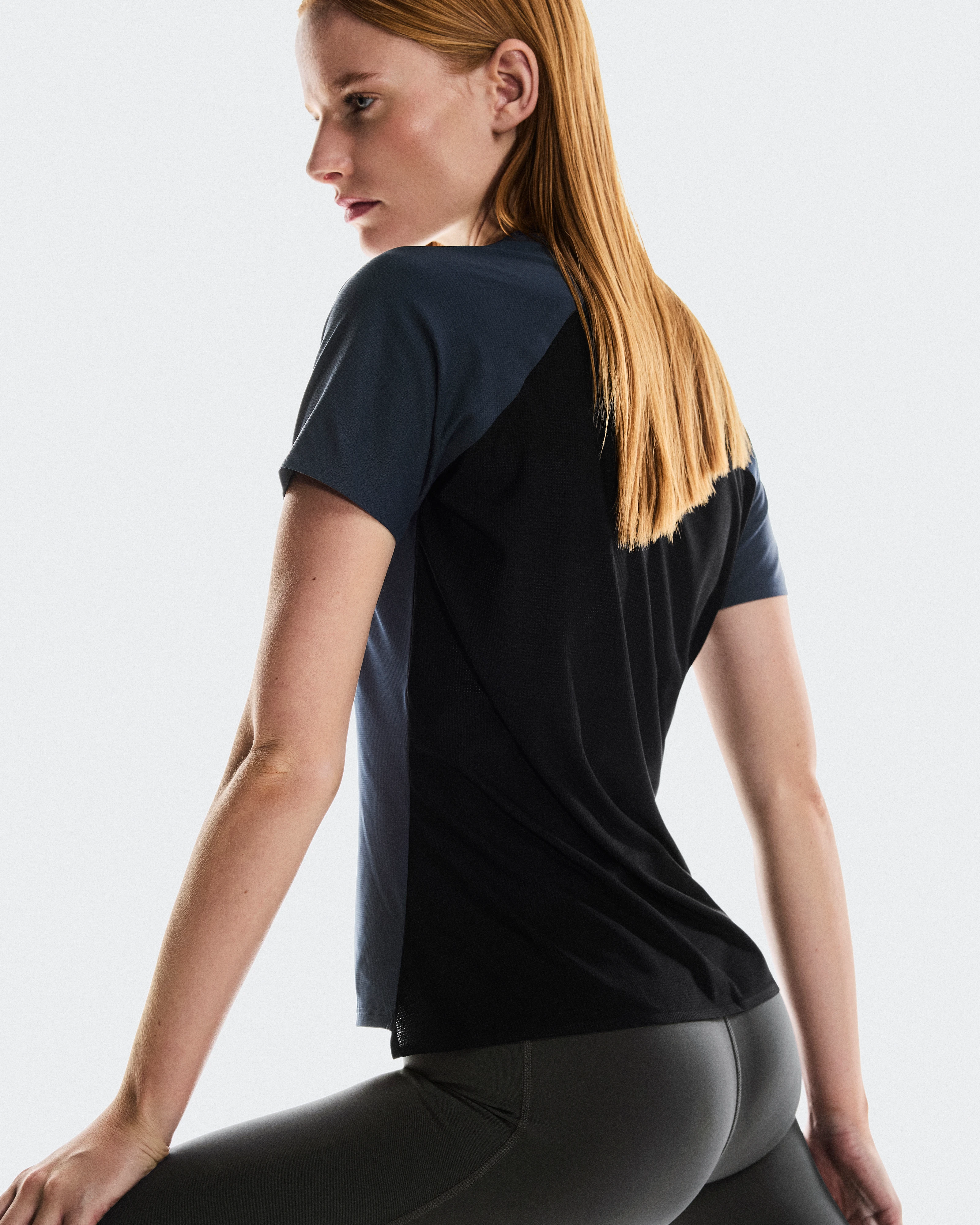 On Performance-T Navy & Black Femme Hauts et t-shirts
