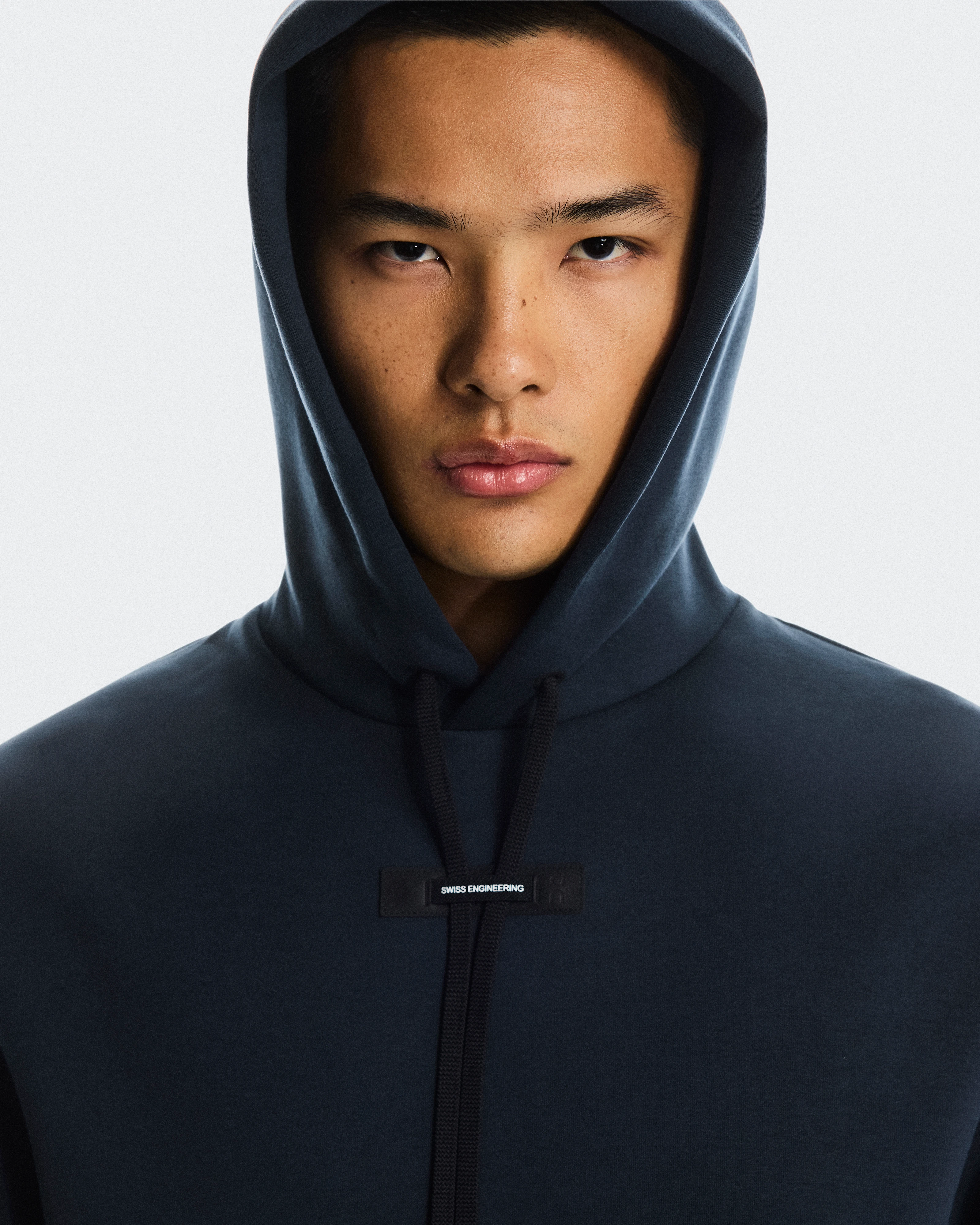 On Focus Tech Hoodie Navy Homme Sweats à capuche et sweats