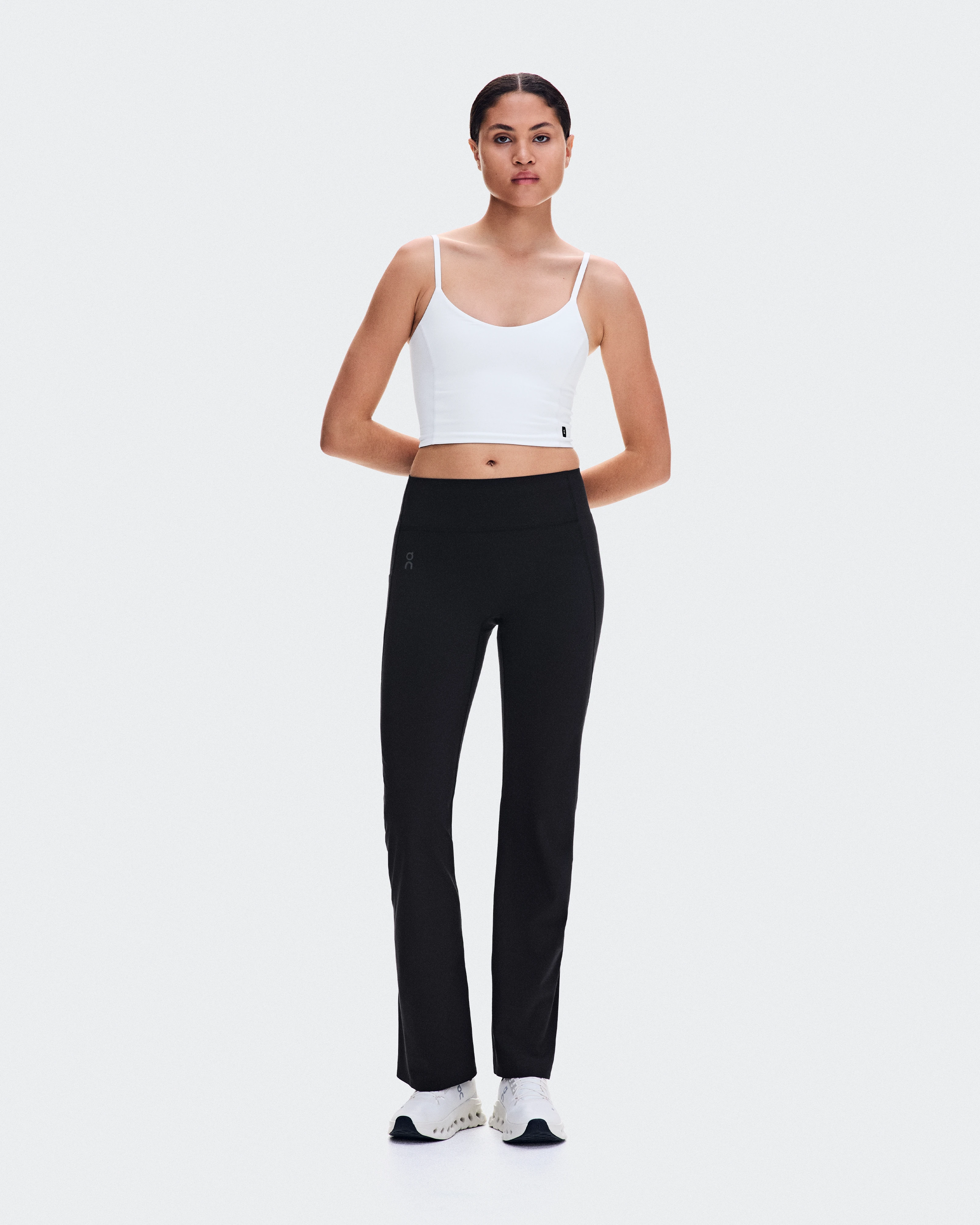 On Studio Crop White Femme