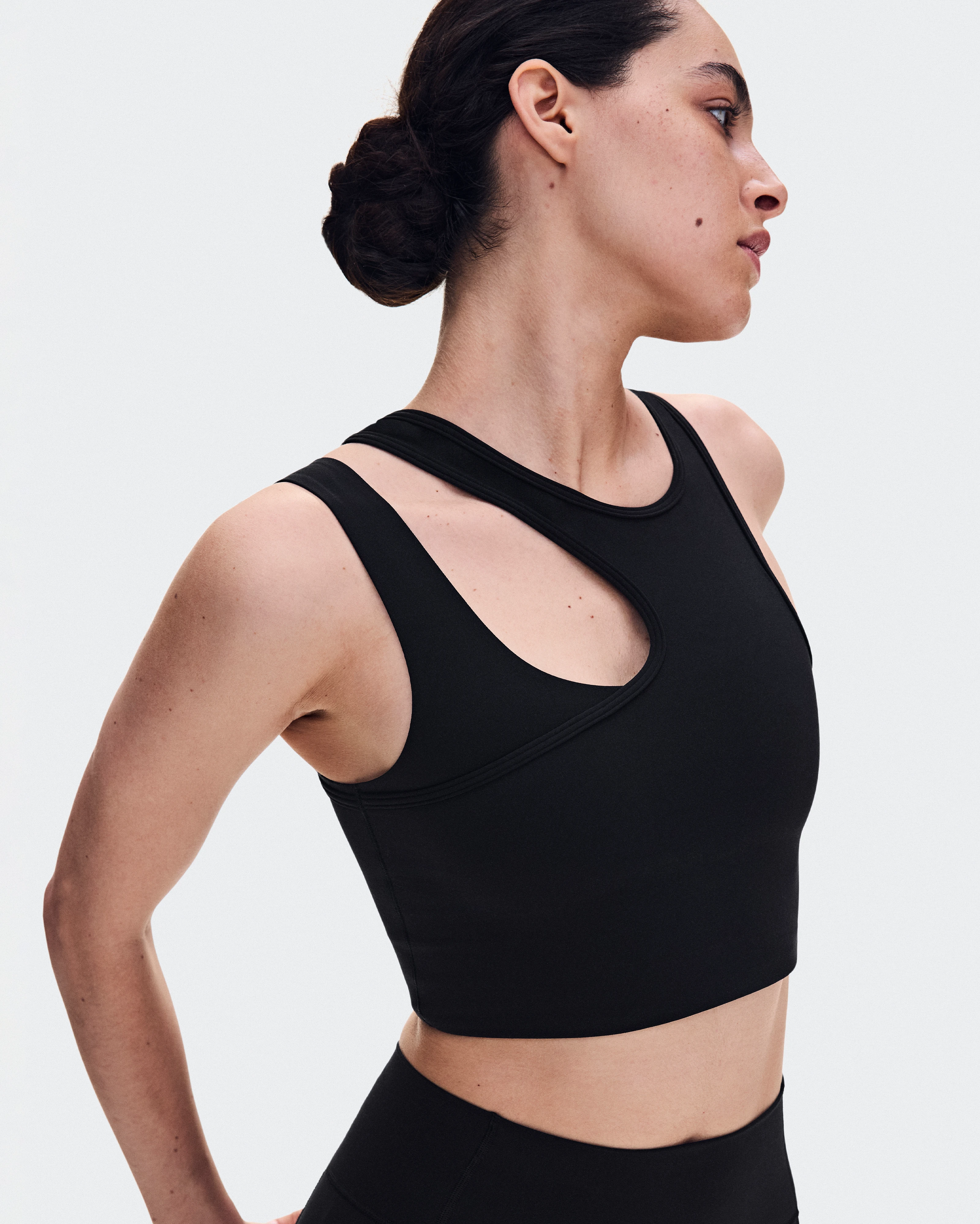 On Studio Asymmetric Crop Black Femme Hauts et t-shirts