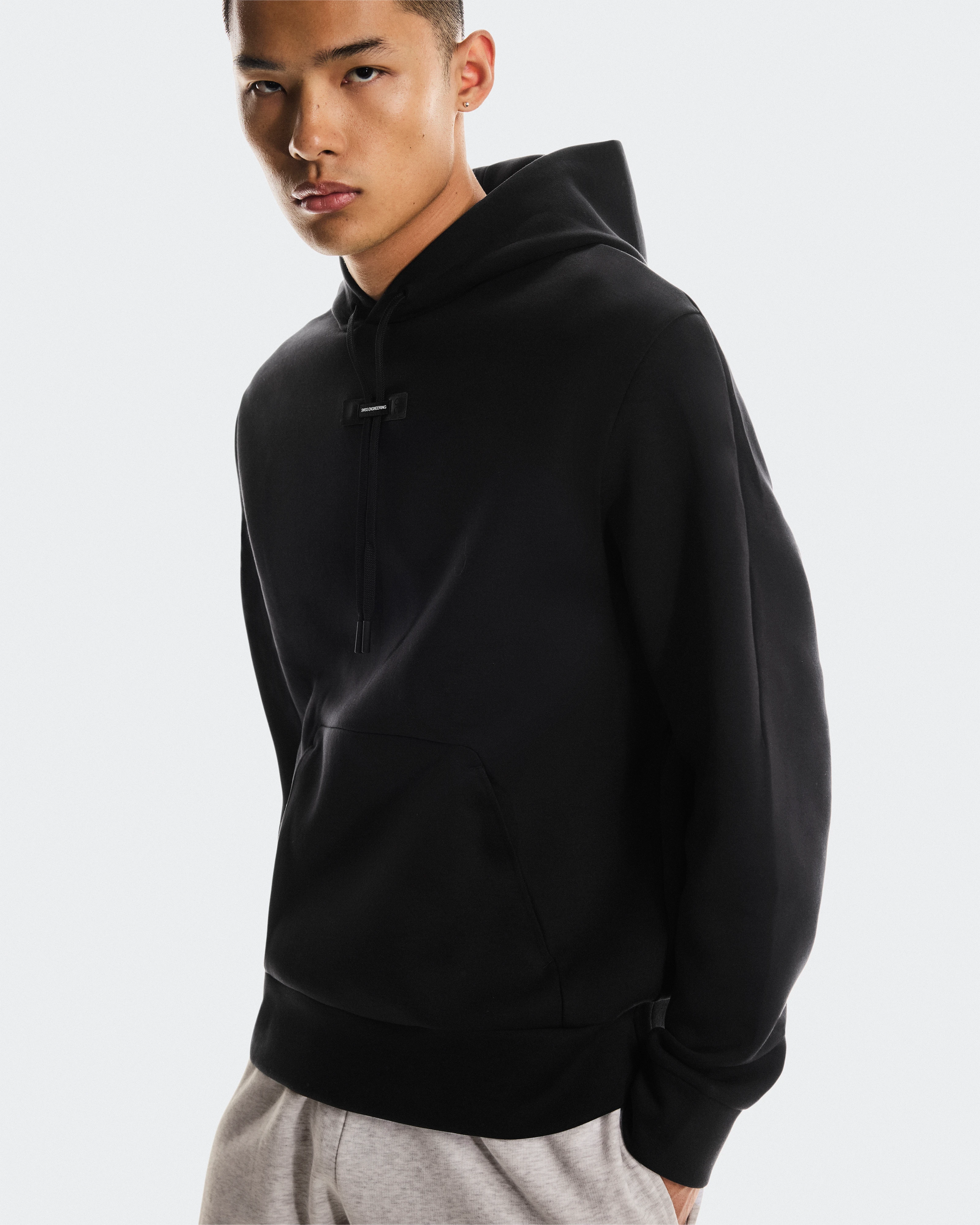 On Focus Tech Hoodie Black Homme Sweats à capuche et sweats