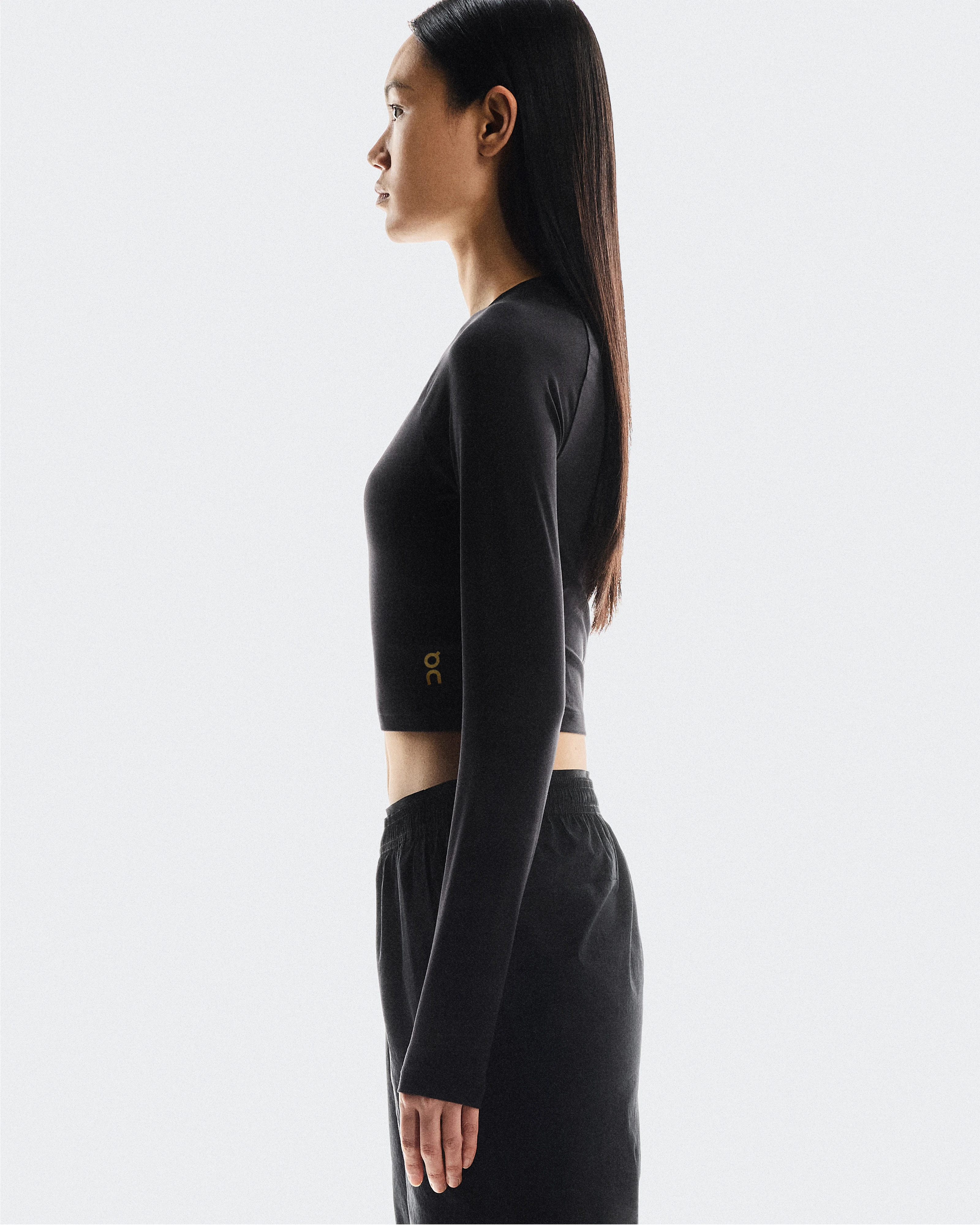 On Studio Long-T Crop Black Femme Hauts et t-shirts