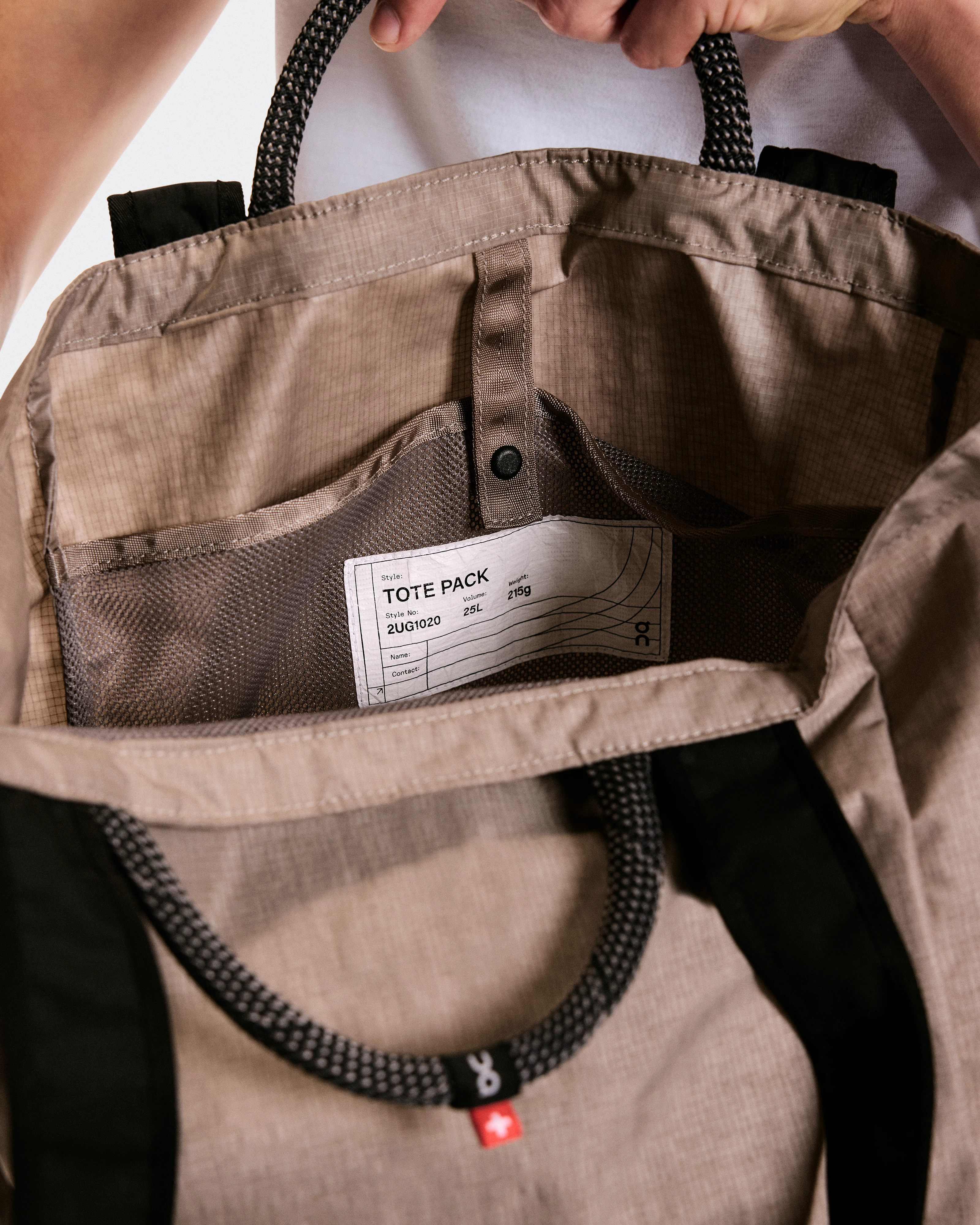 On Tote Pack 25L Cinder & Black Unisexe Sacs