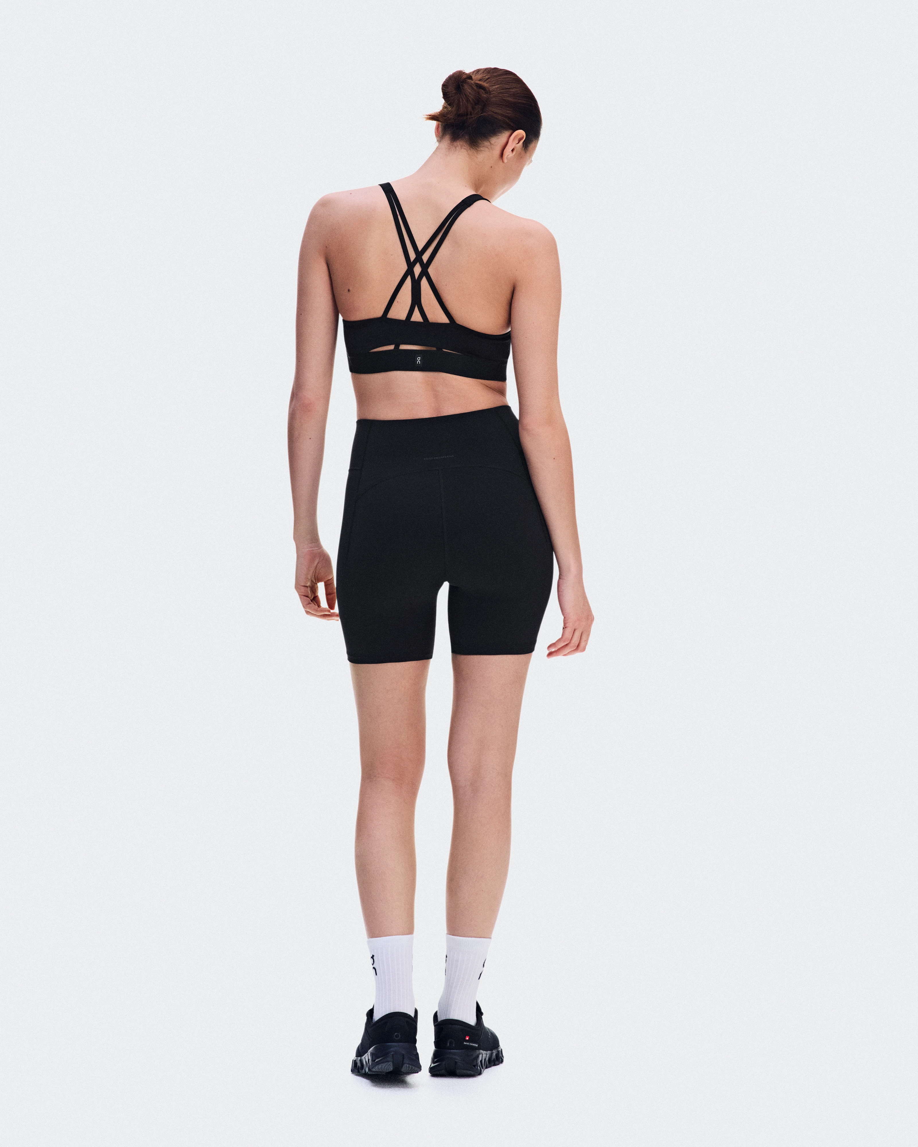 On Studio Leggings Short 6" Black Femme Leggings