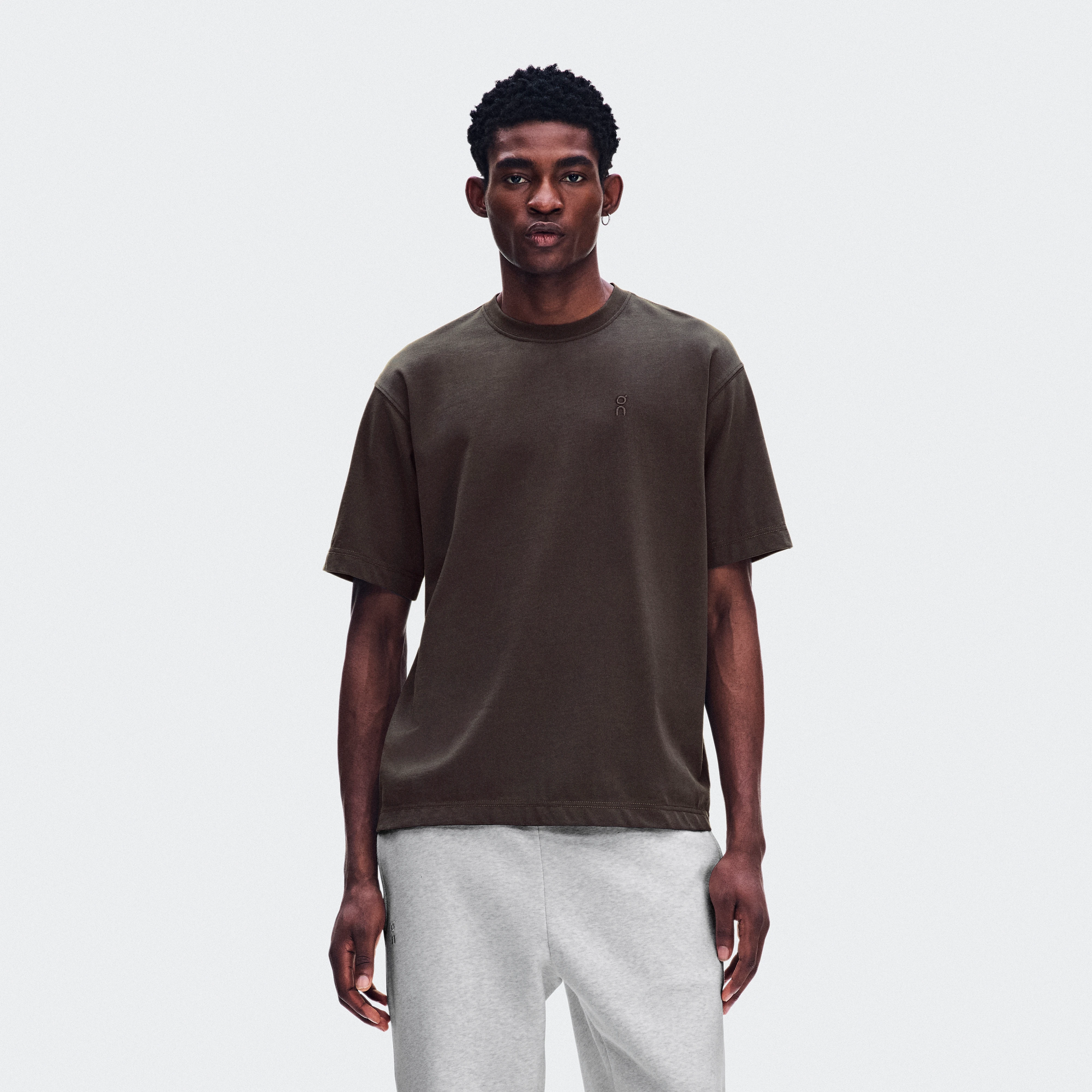 On Club Collective-T Ascent Espresso Homme – Votre pièce casual réinventée Hauts et t-shirts