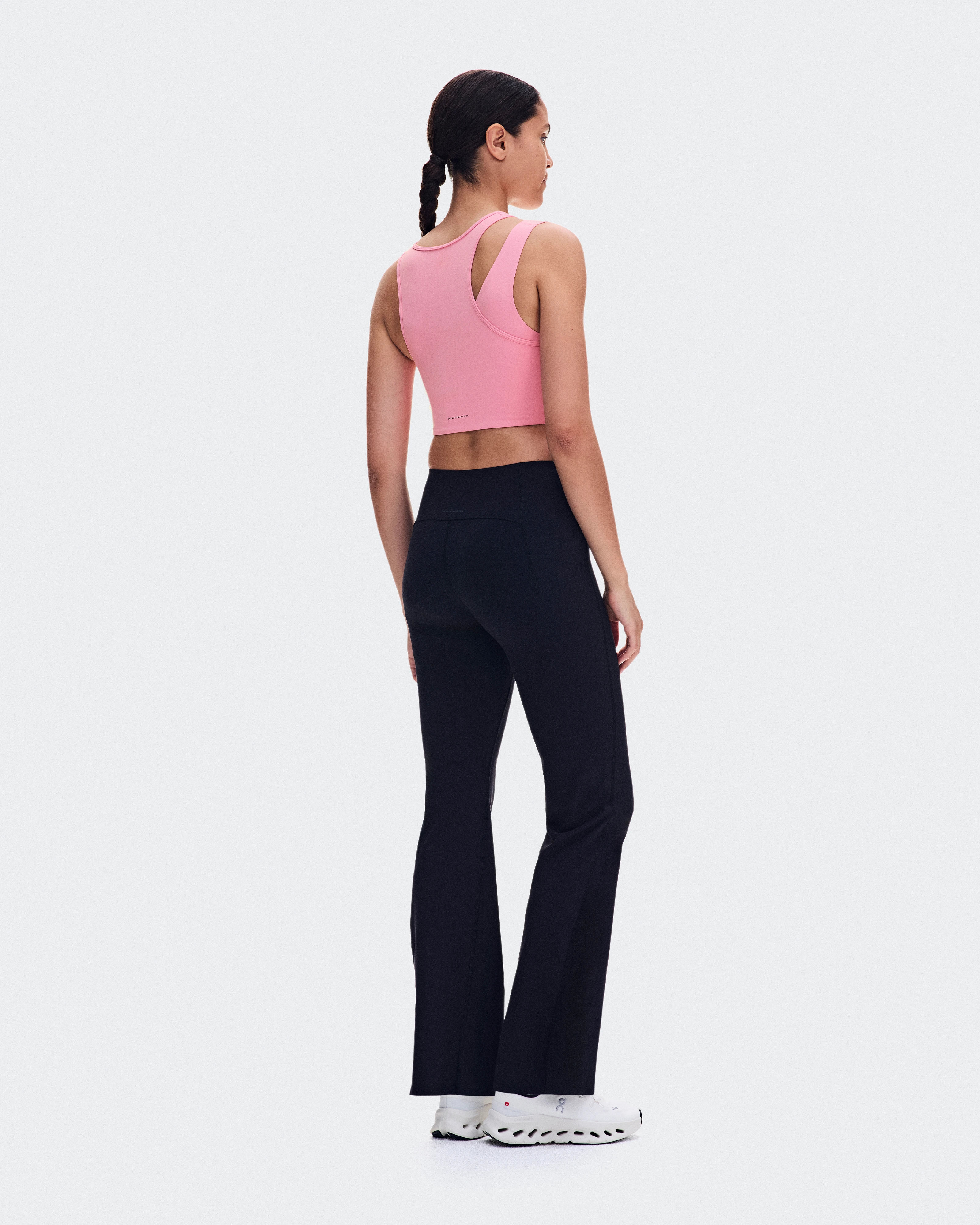 On Studio Asymmetric Crop Magnolia Femme Hauts et t-shirts
