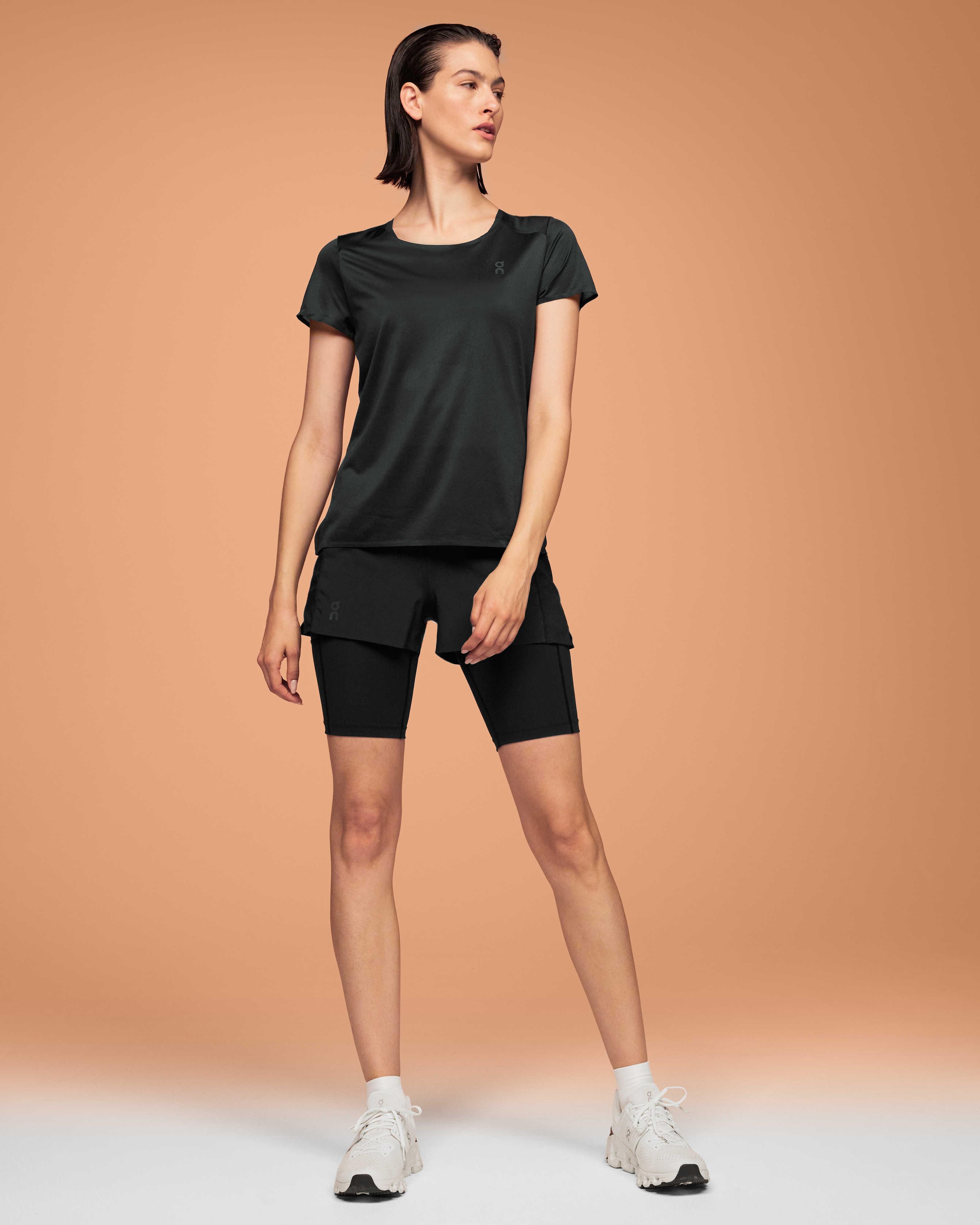 On Performance-T Black & Dark Femme Hauts et t-shirts