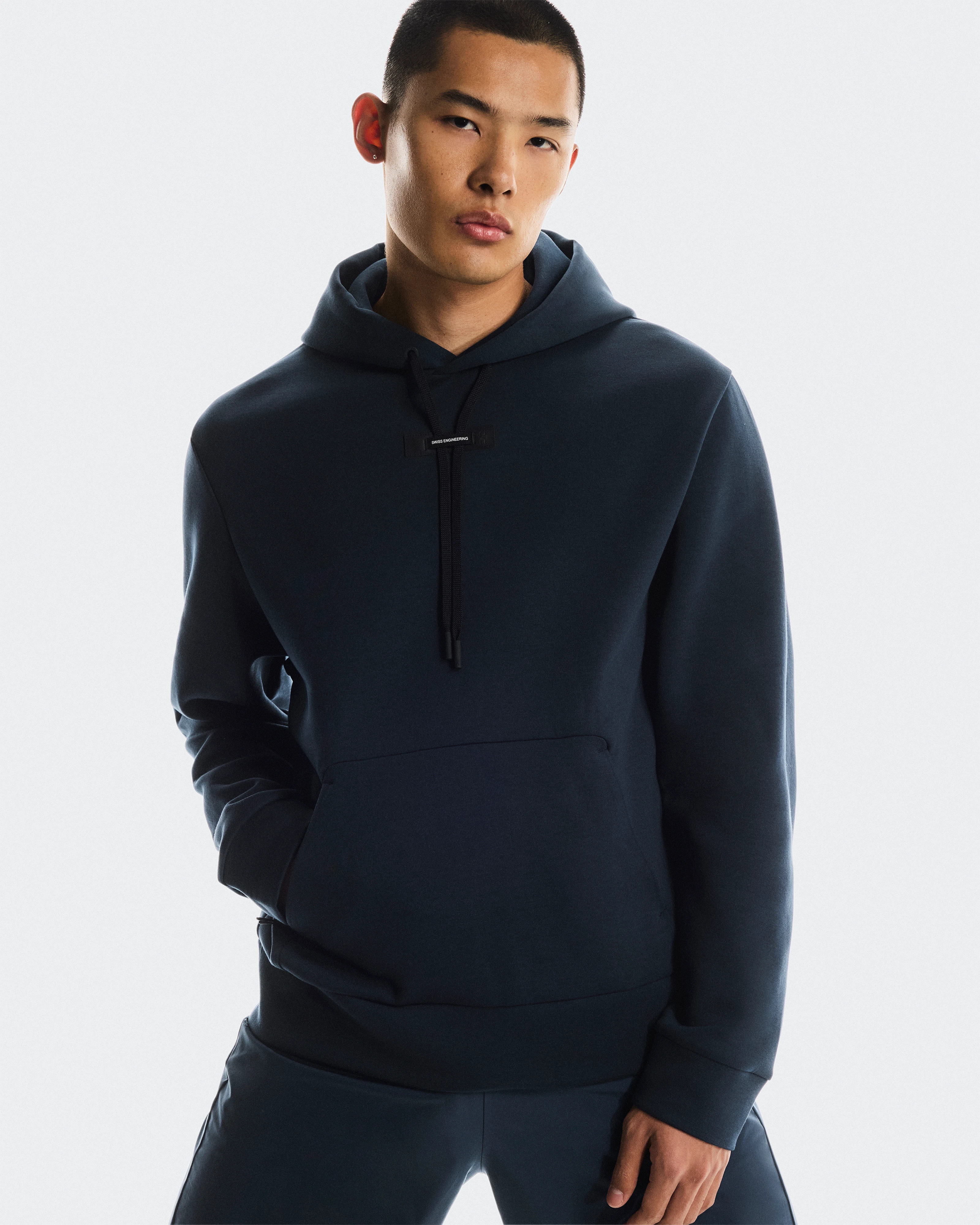 On Focus Tech Hoodie Navy Homme Sweats à capuche et sweats