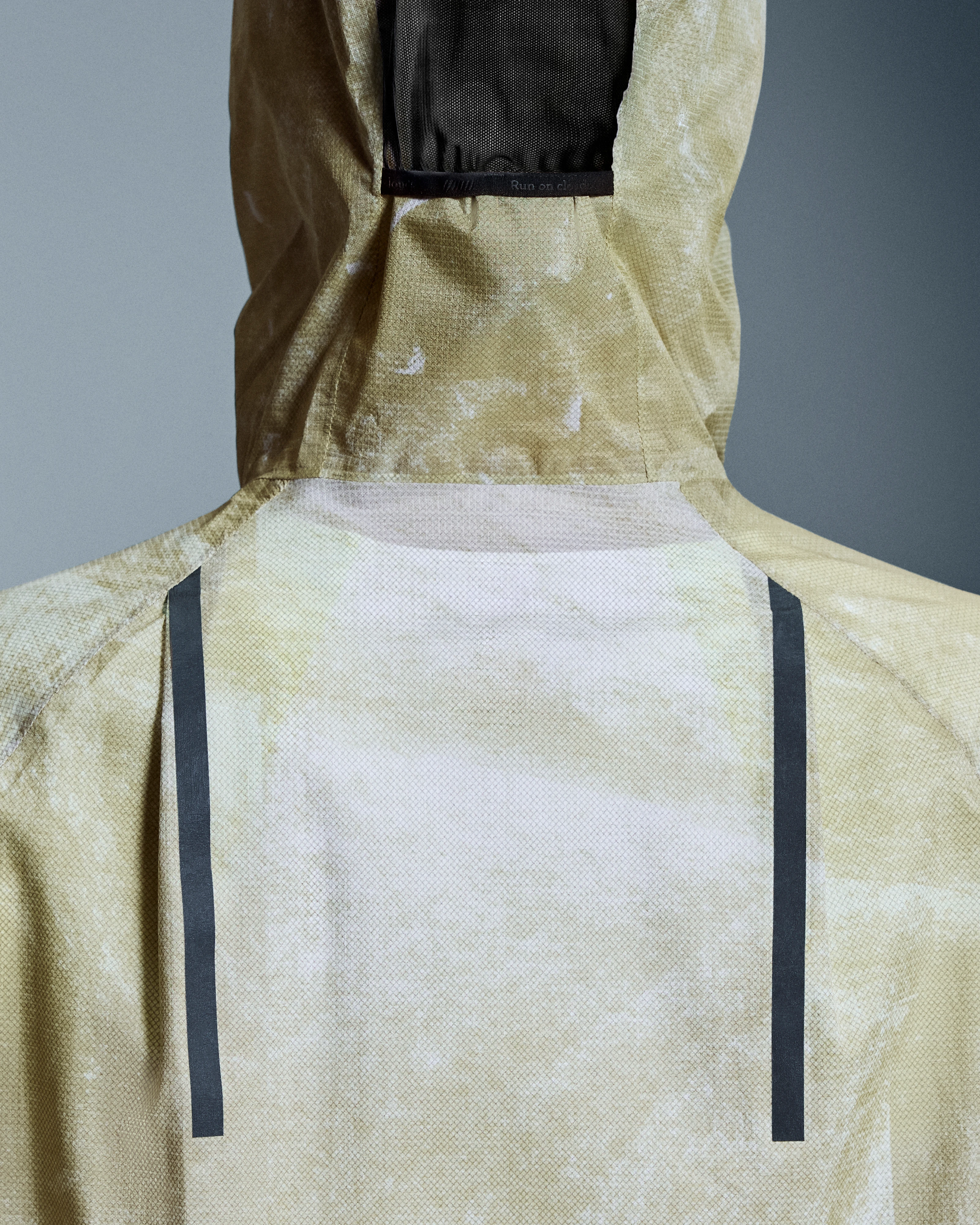 On Ultra Jacket White & Caper Femme Vestes