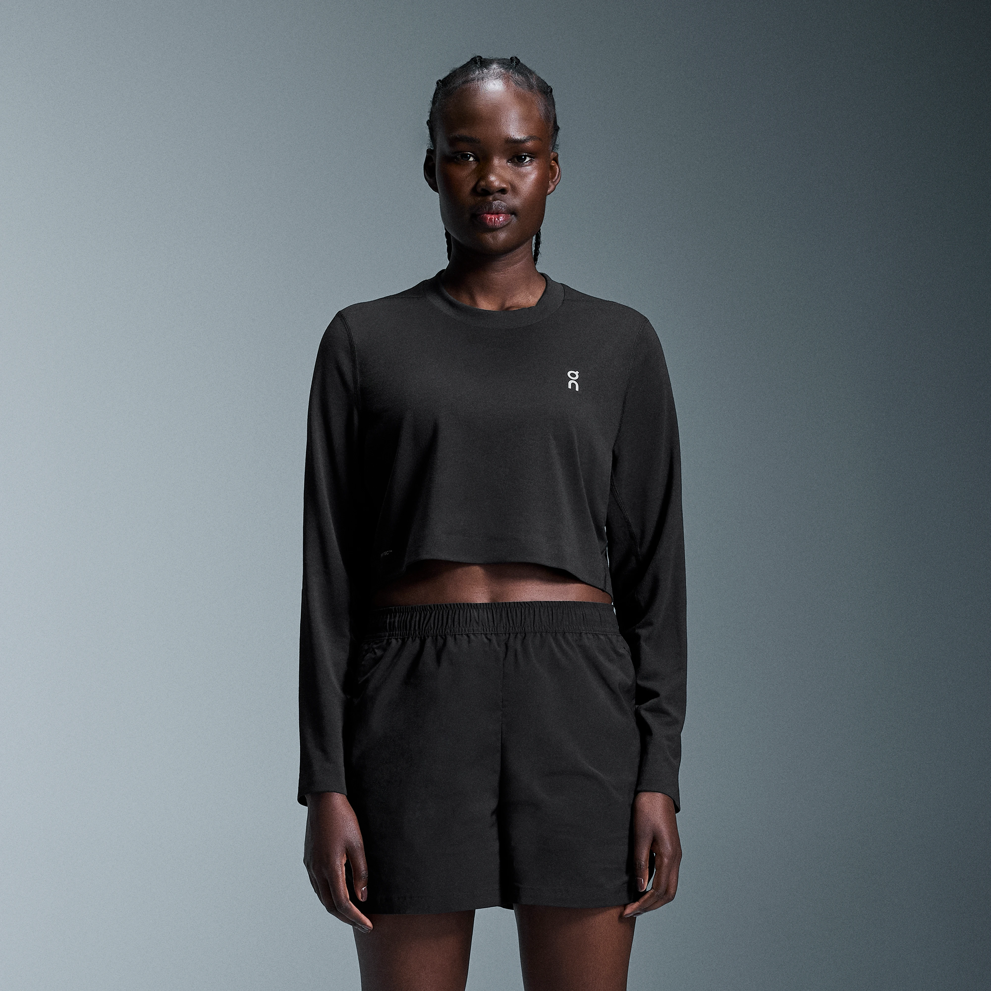 On Train Long-T Crop Black Femme – HIIT, séances multisports, entraînement polyvalent Hauts et t-shirts