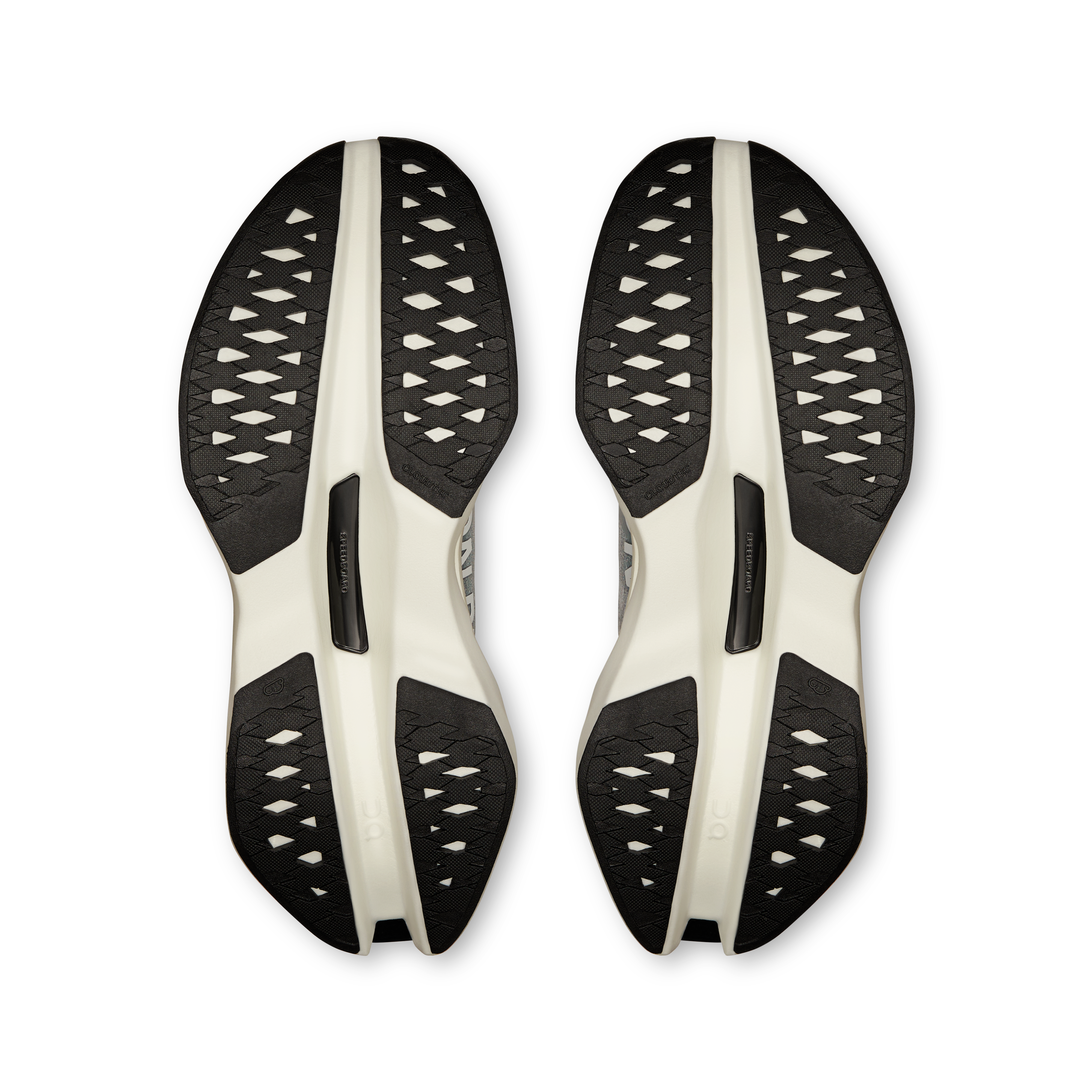 On Cloudboom Max White & Black Femme Running sur route Chaussures
