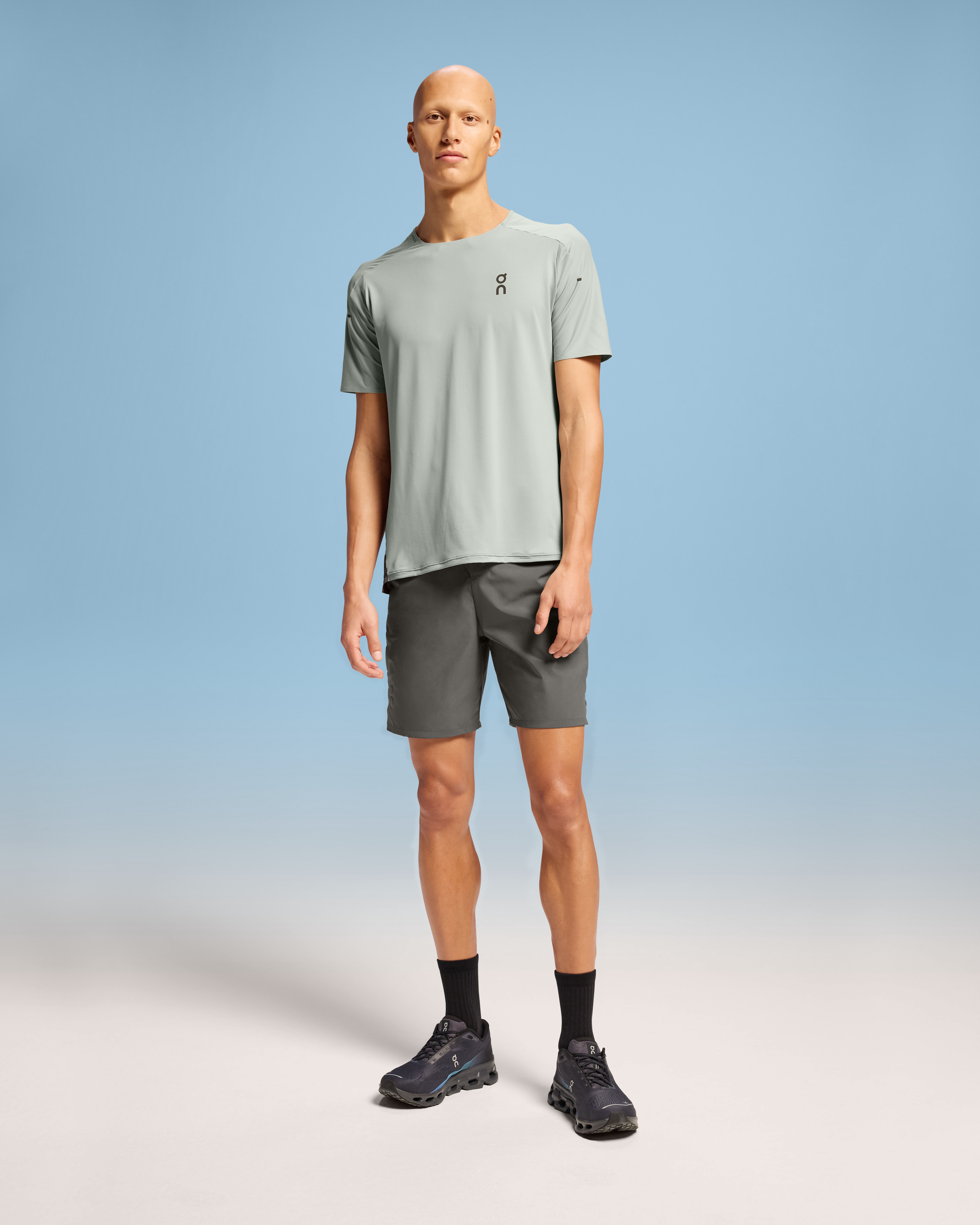 On Performance Hybrid Short Shadow Homme Shorts