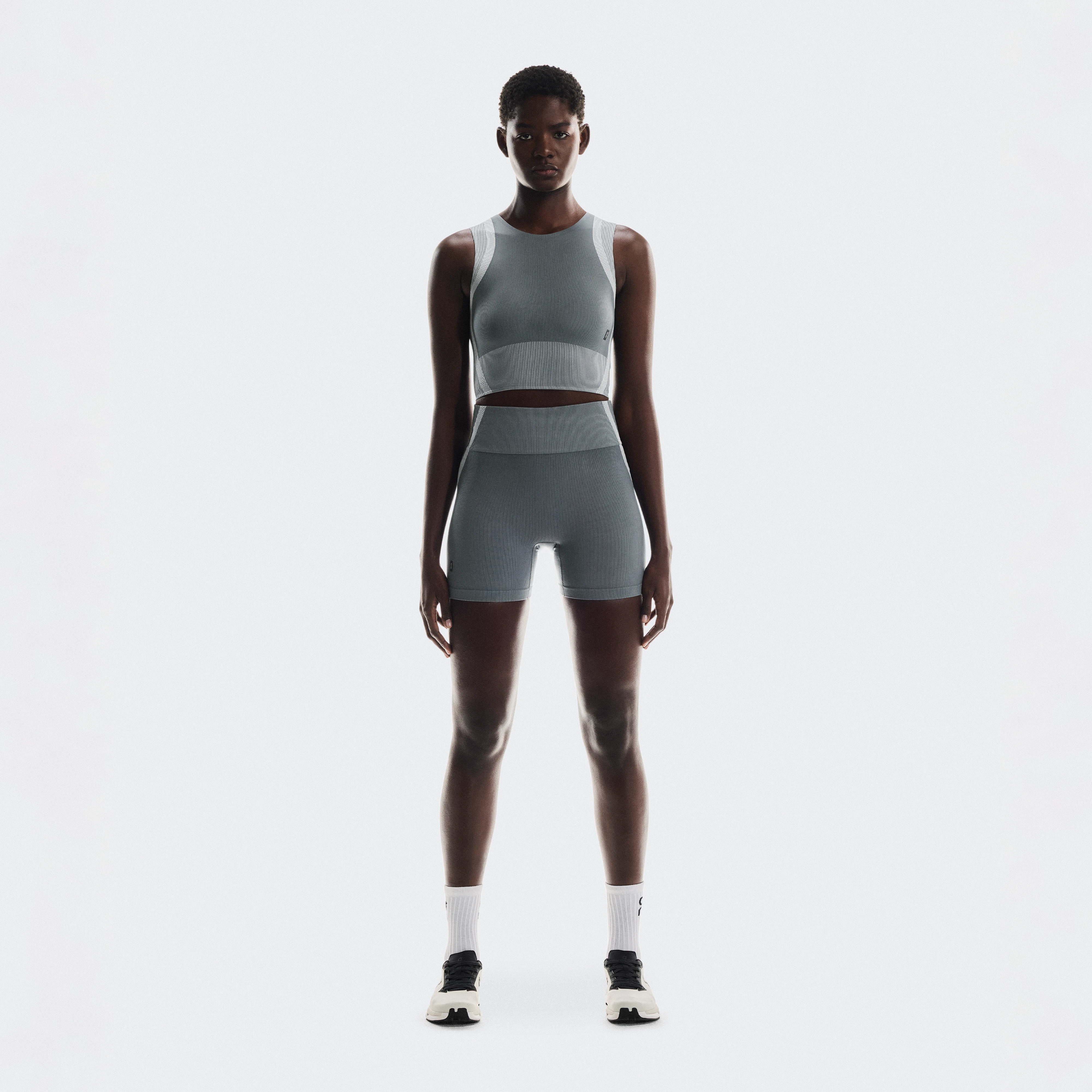 On Studio Knit Shorts Rock & Glacier Femme – Entraînement quotidien, faible intensité, flexible Shorts Leggings