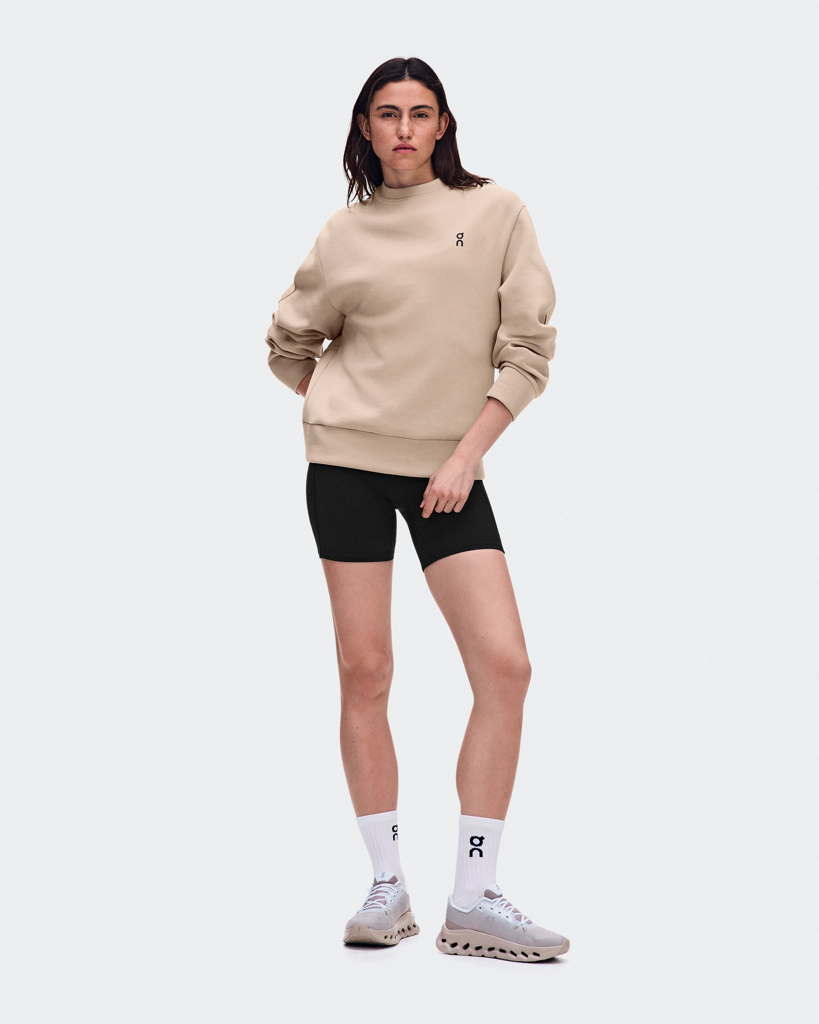 On Focus Tech Crew Desert Femme Sweats à capuche et sweats