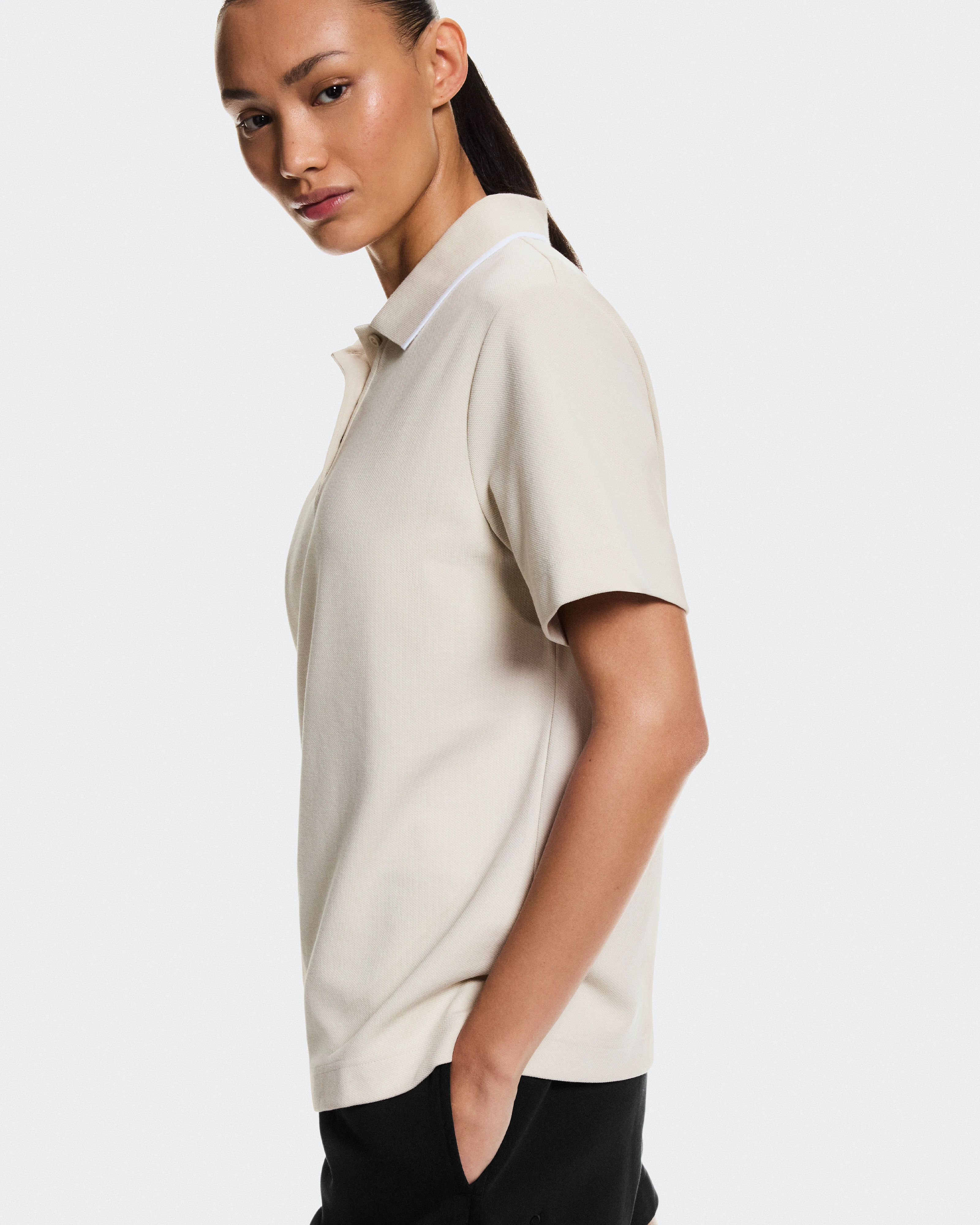 On Courtside Polo Sand & White Femme Hauts et t-shirts