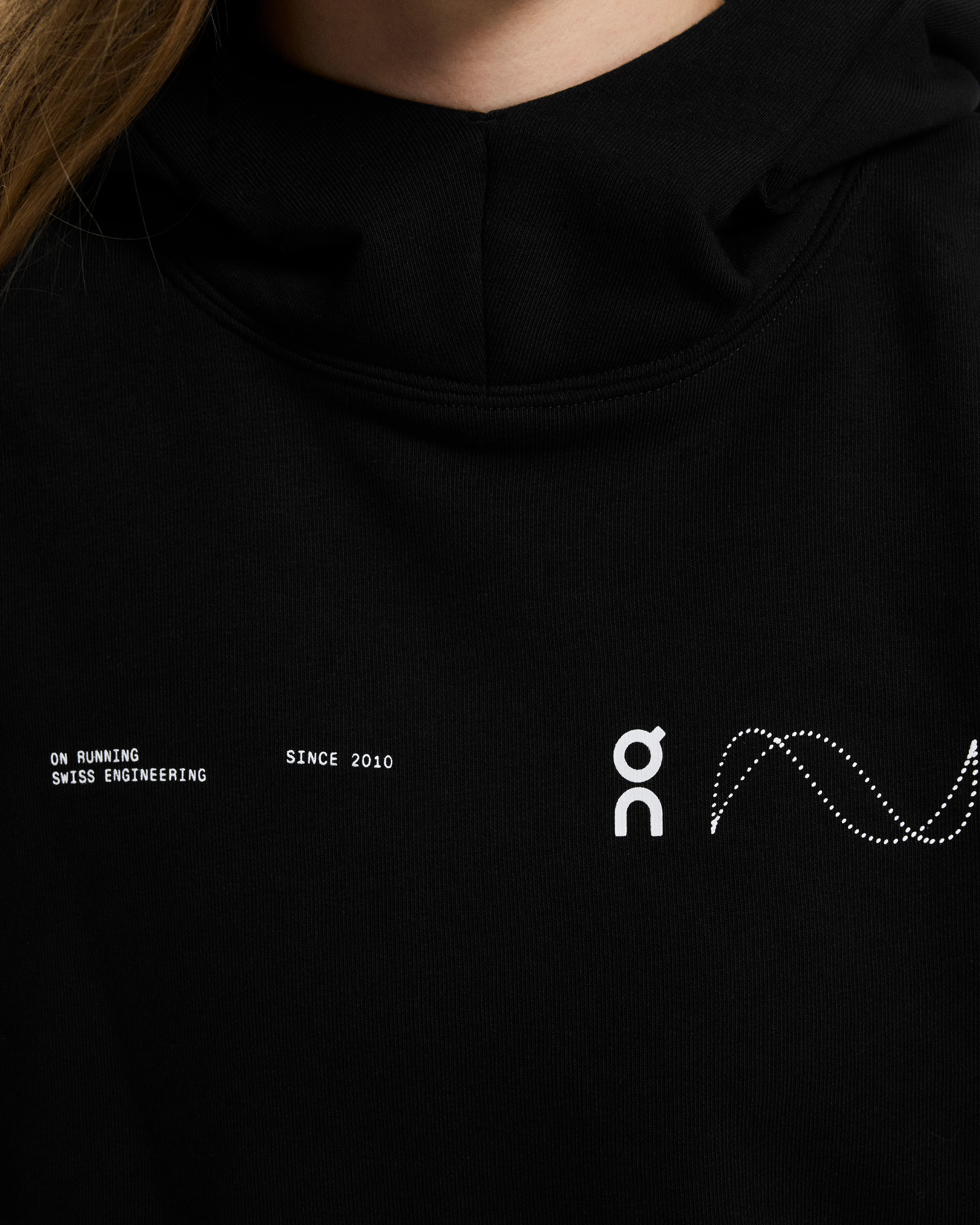 On Club Hoodie Avant Black Femme Sweats à capuche et sweats