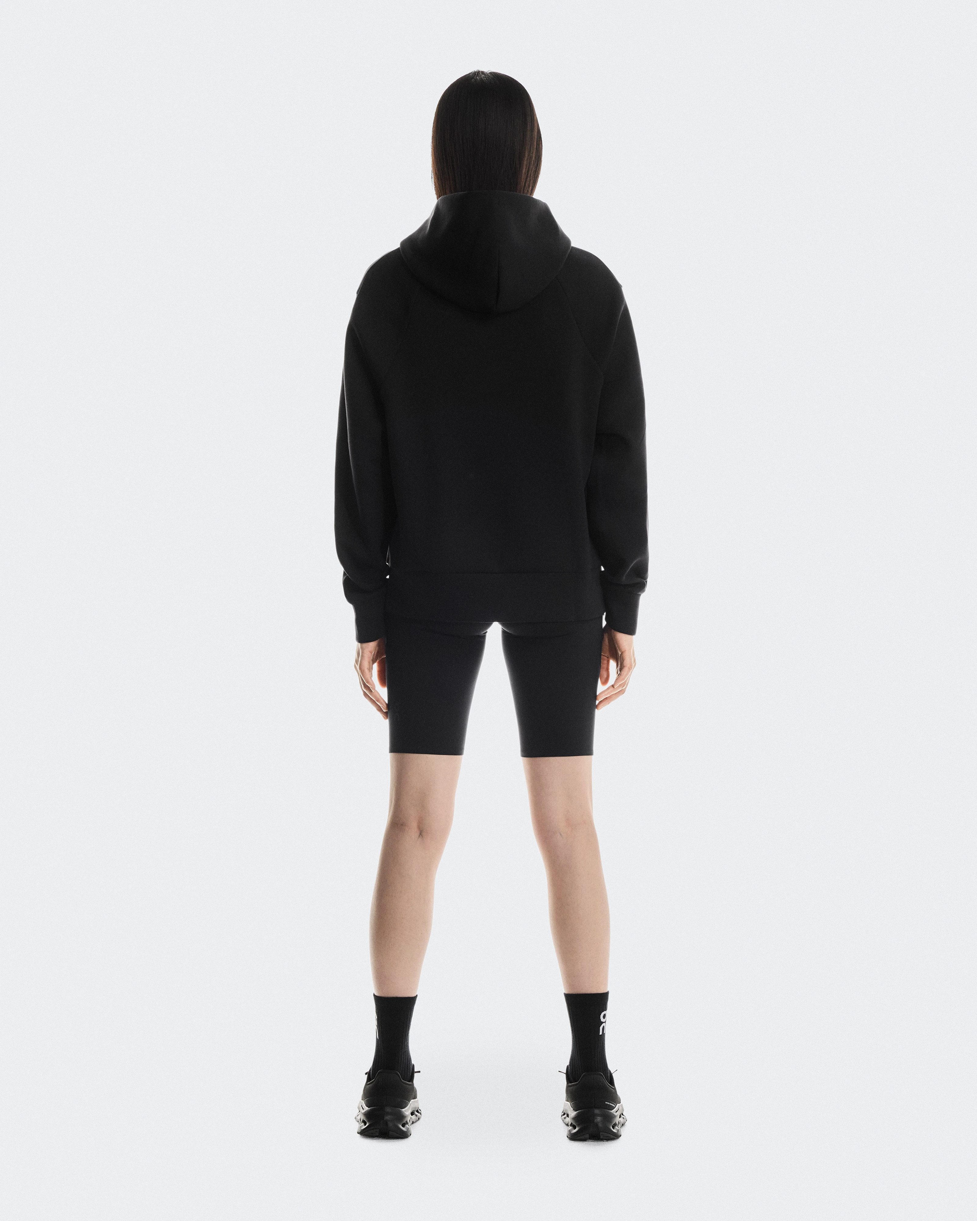 On Focus Tech Hoodie Black Femme Sweats à capuche et sweats