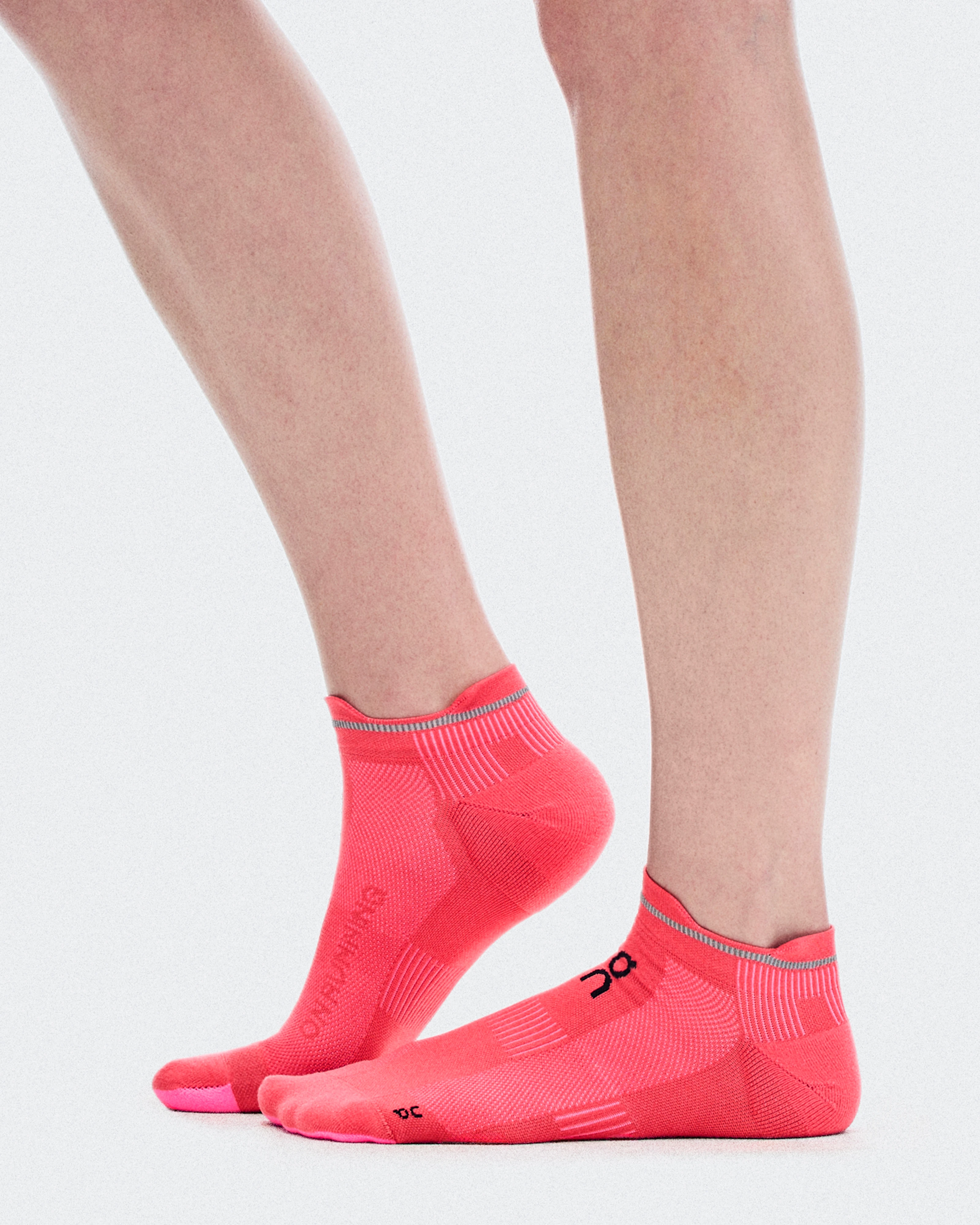 On Elite Run Sock Low Camellia & Azalea Unisexe Chaussettes