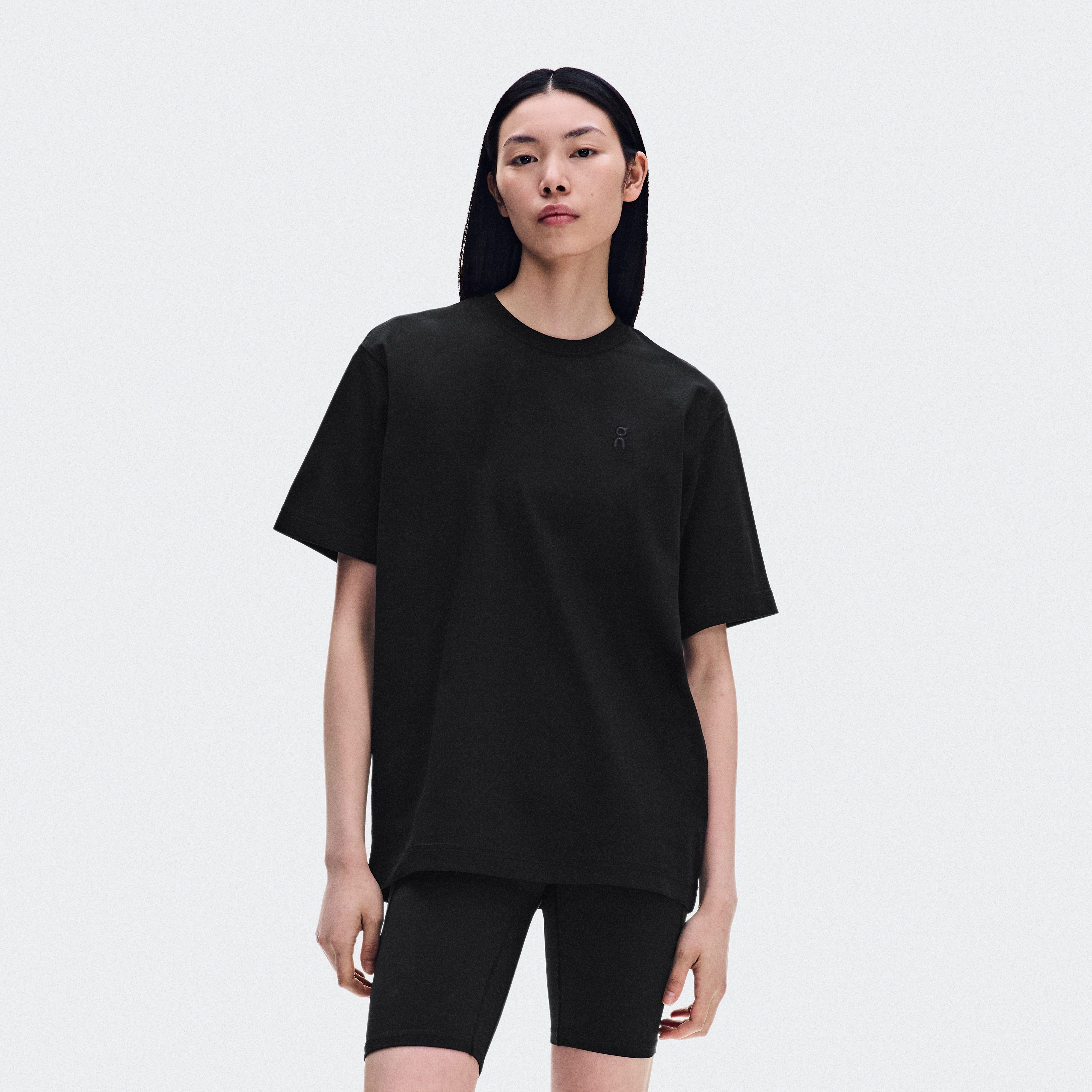 On Club Collective-T Runner Black Femme – Votre pièce casual réinventée Hauts et t-shirts