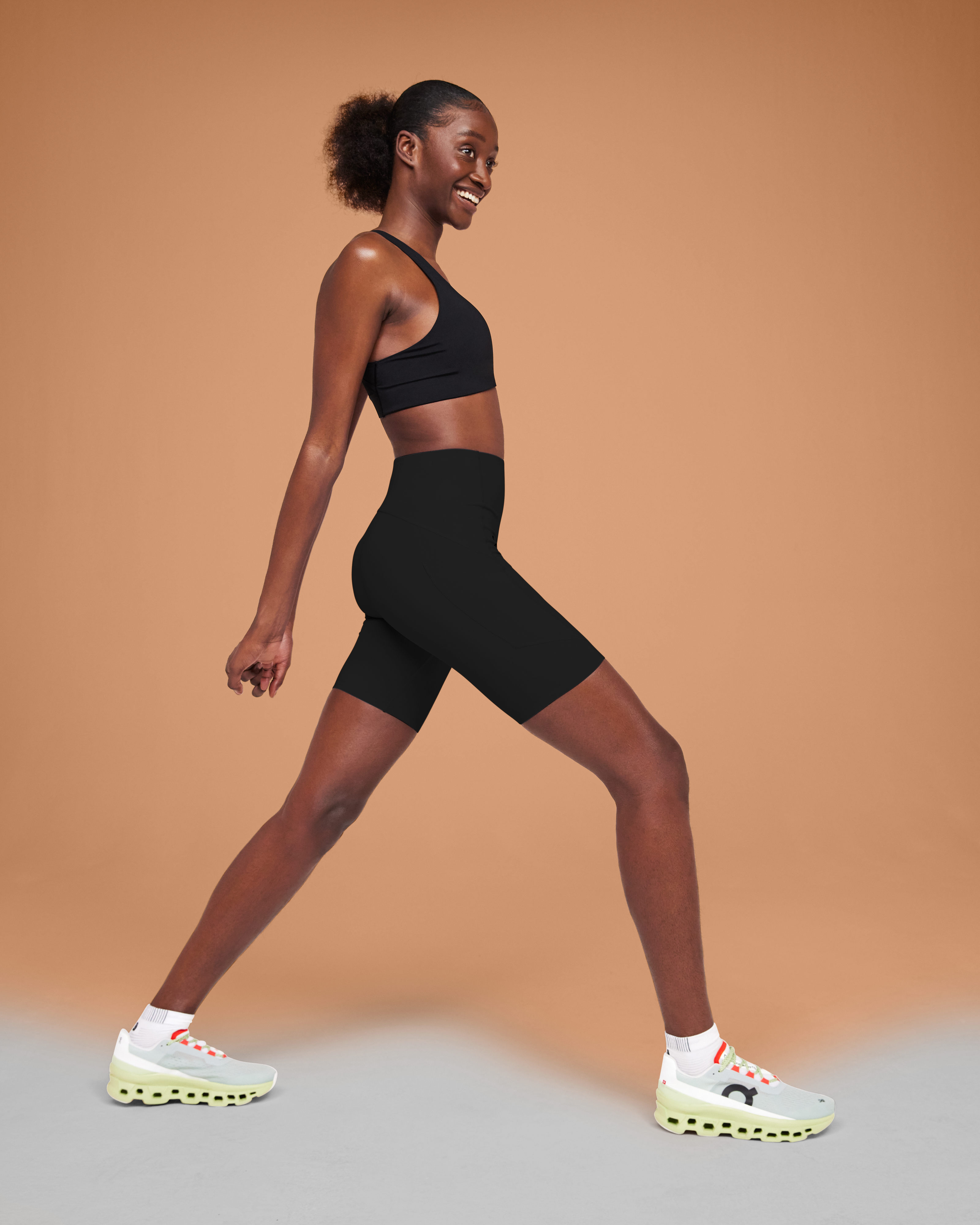 On Movement Tights Short Black Femme Leggings