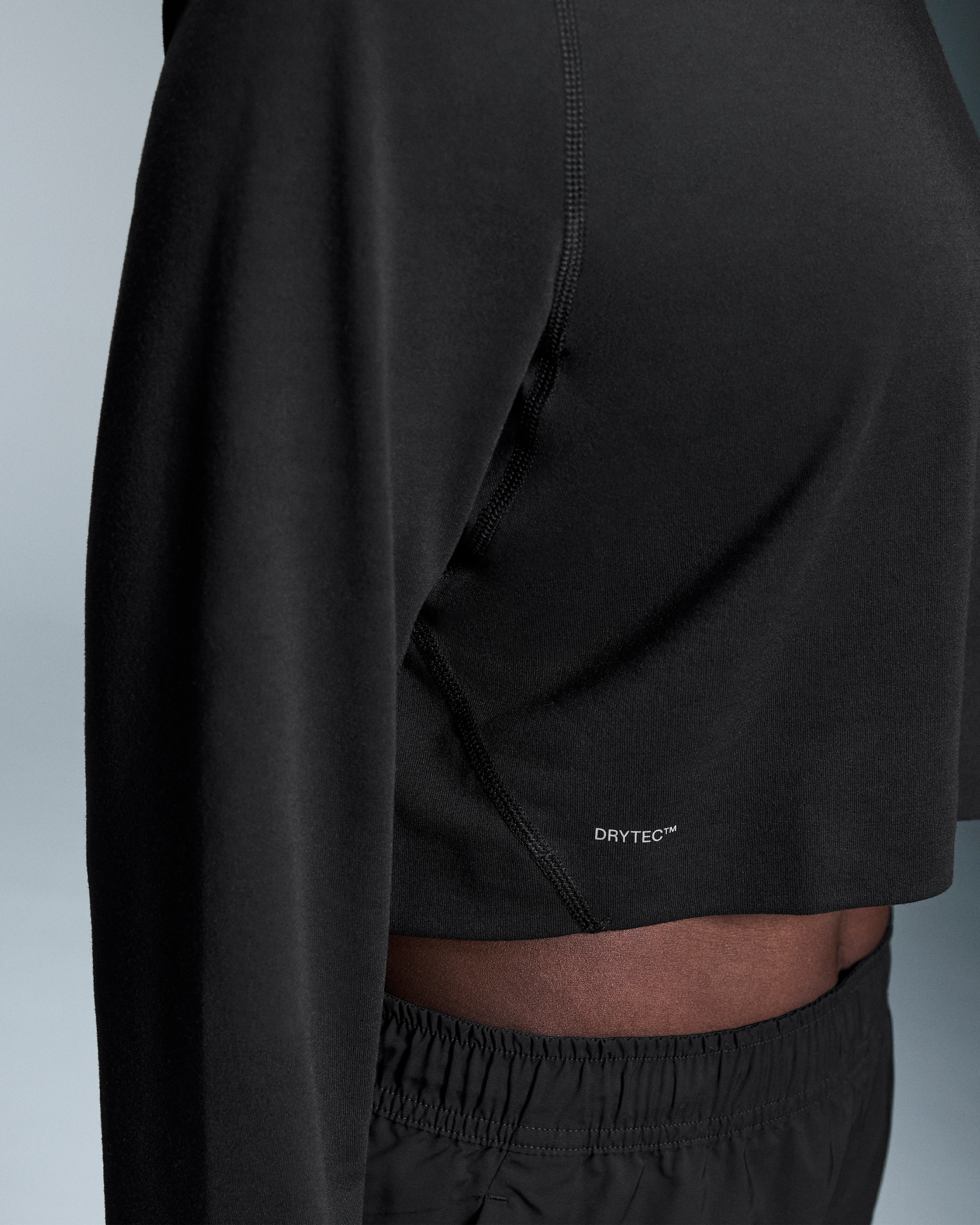 On Train Long-T Crop Black Femme Hauts et t-shirts