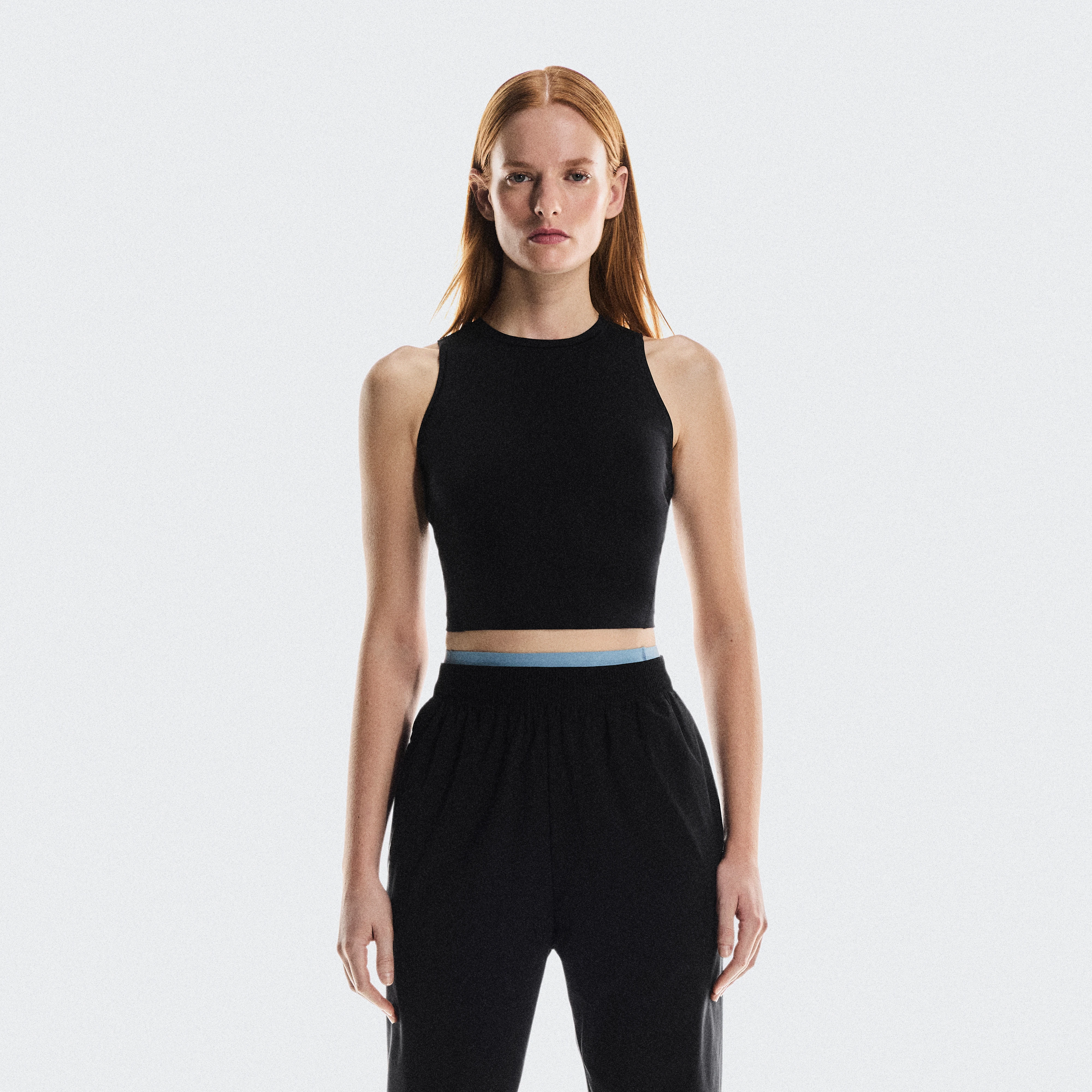 On Studio Crop Black Femme – Training faible intensité, yoga, running léger Hauts et t-shirts