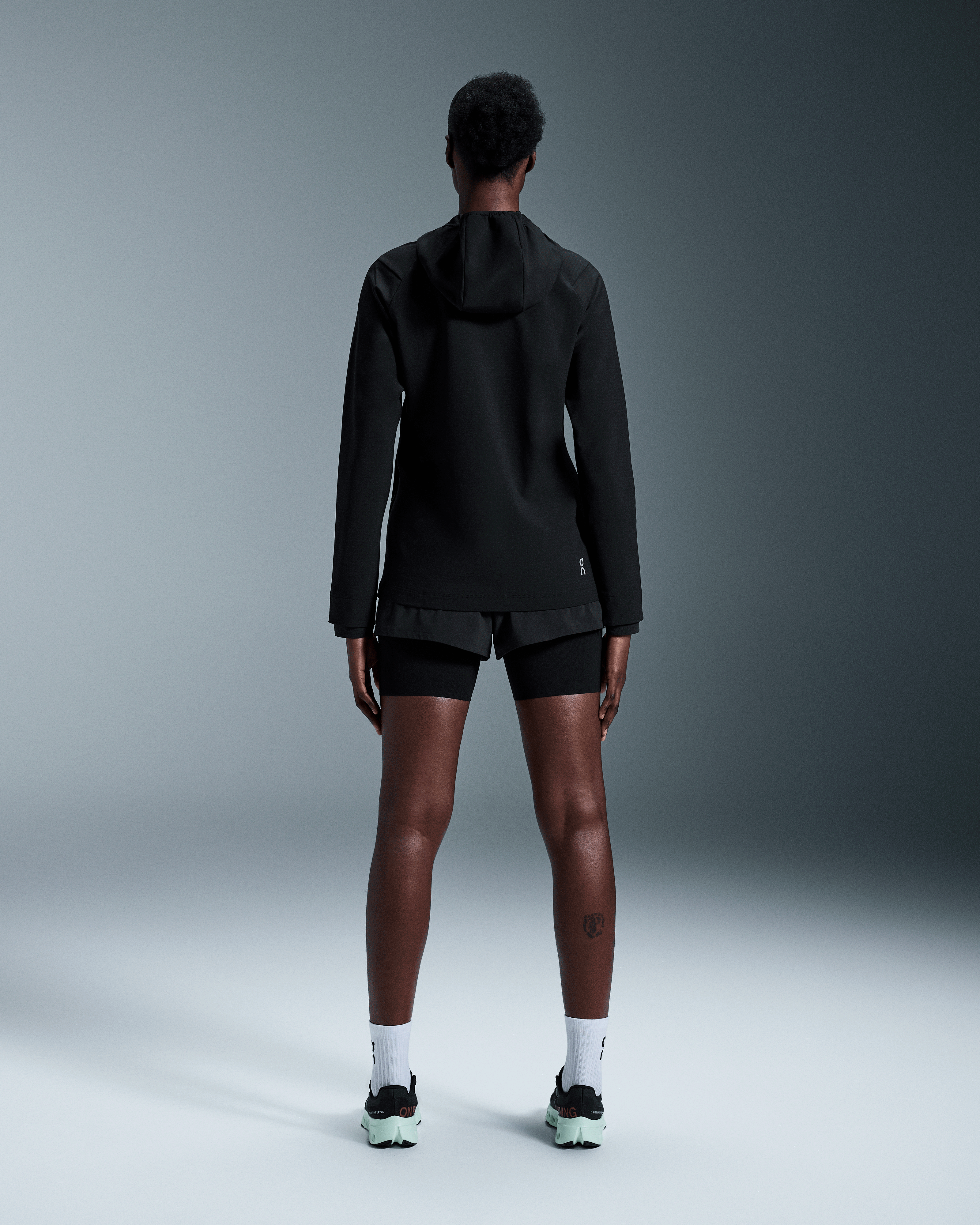 On Pace Hoodie Black Femme Sweats à capuche et sweats