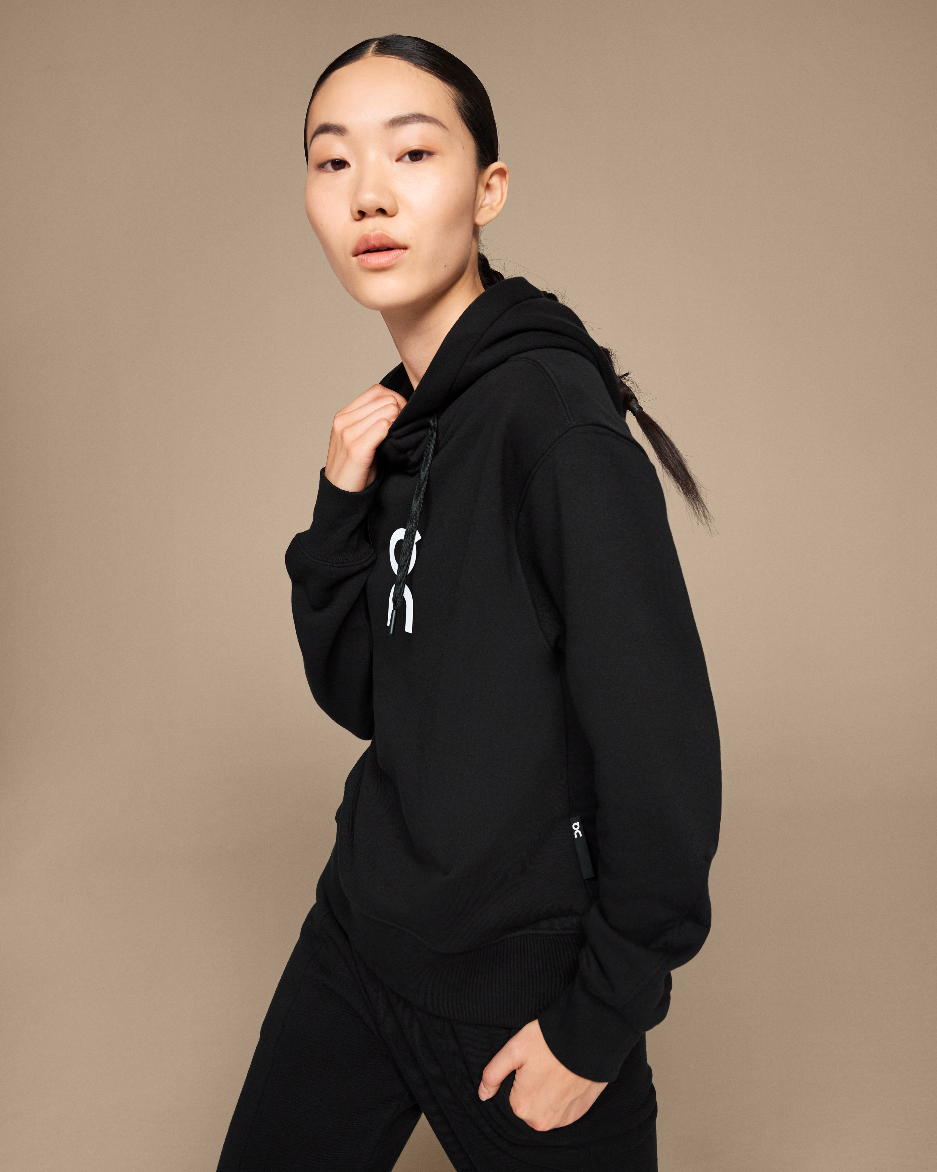 On Club Hoodie Black Femme Sweats à capuche et sweats