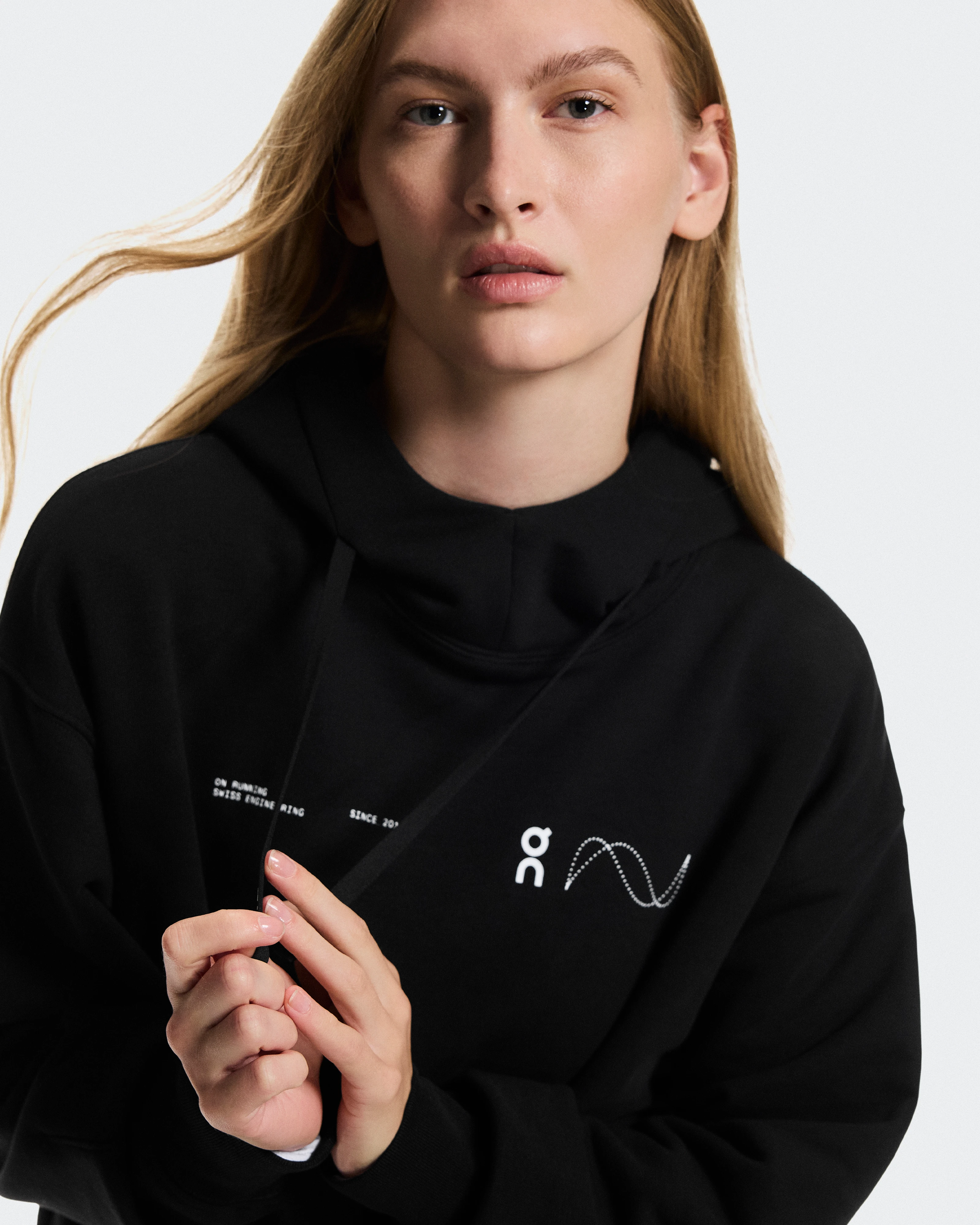 On Club Hoodie Avant Black Femme Sweats à capuche et sweats
