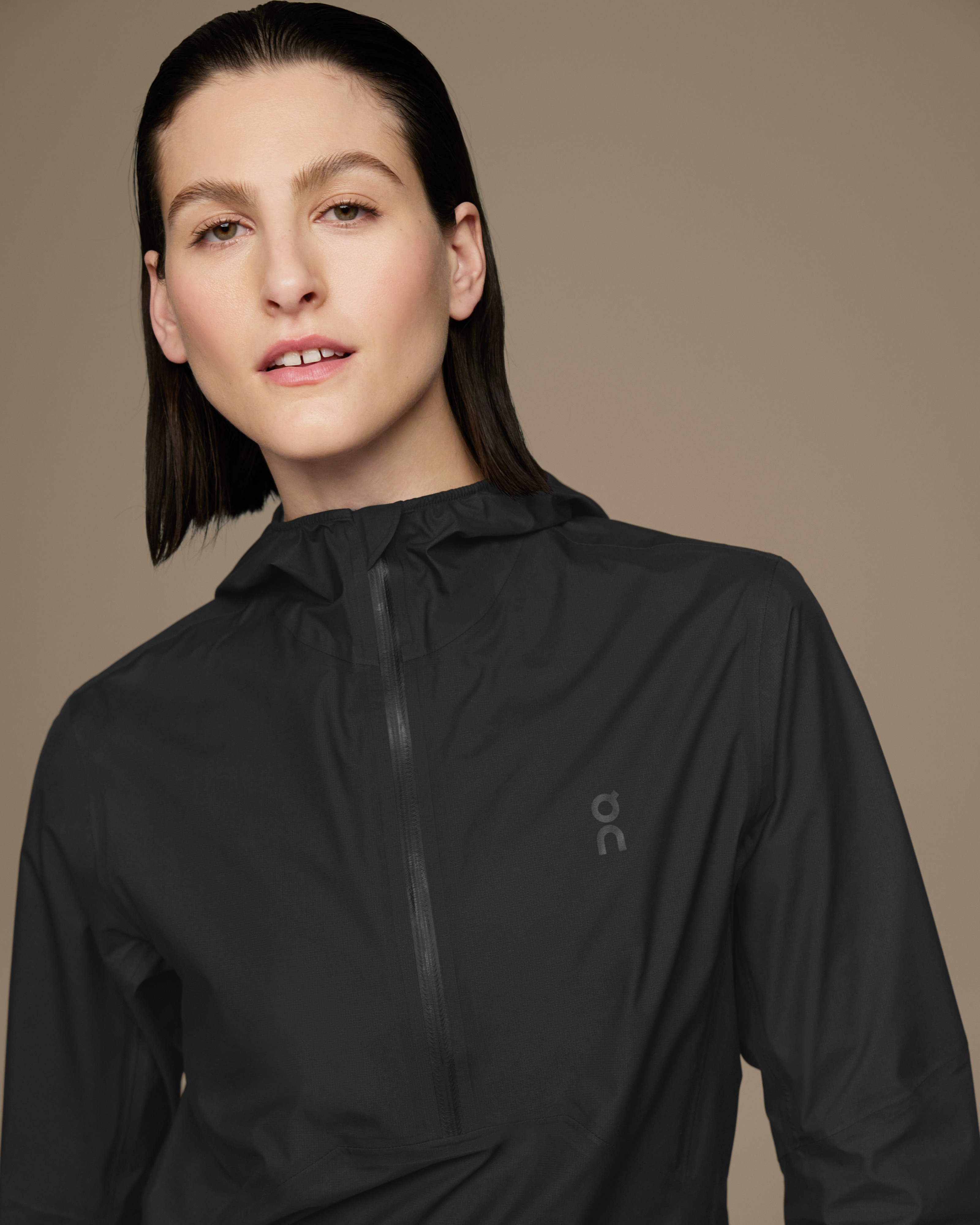 On Waterproof Anorak Black Femme Vestes
