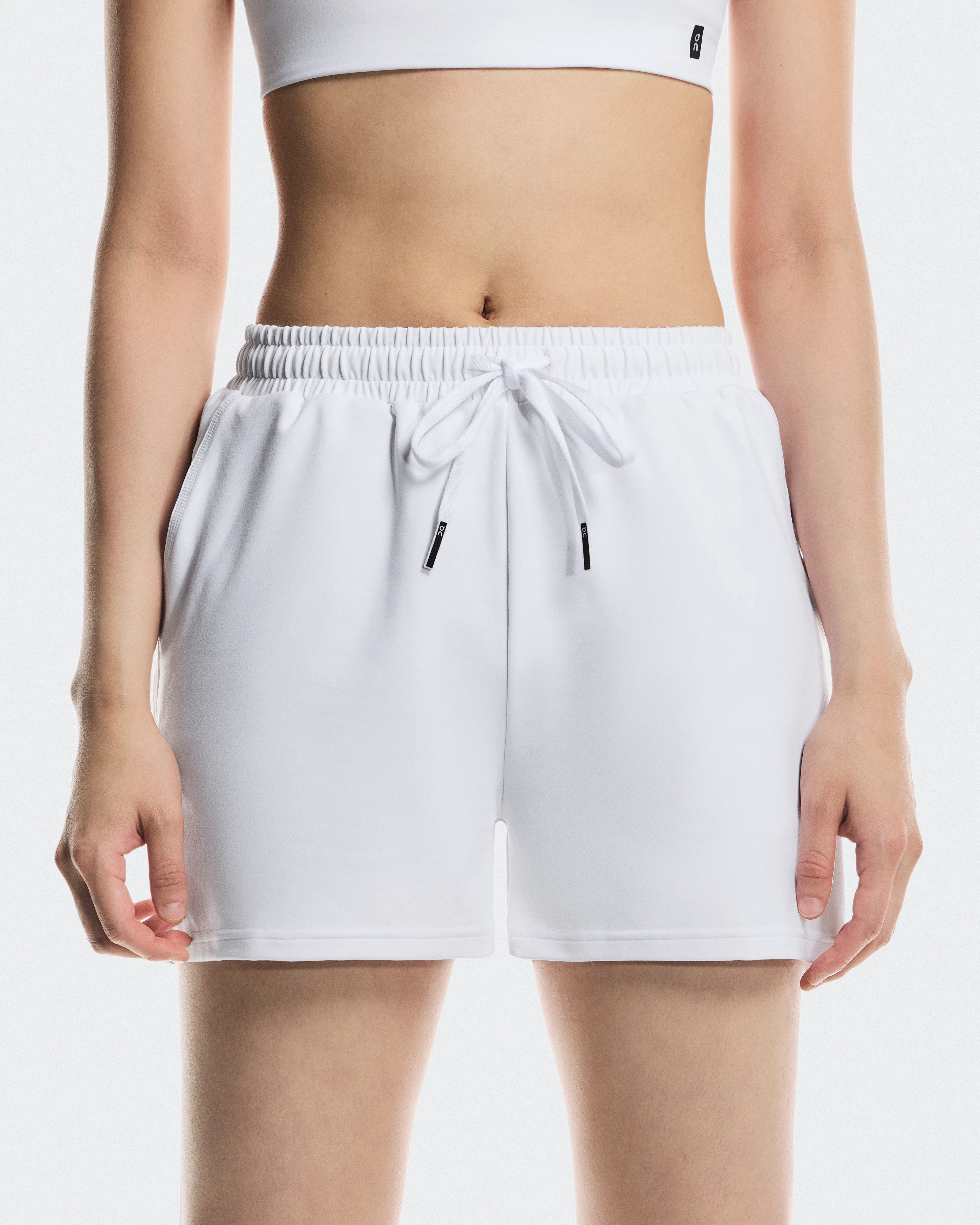 On Courtside Shorts White Femme Shorts