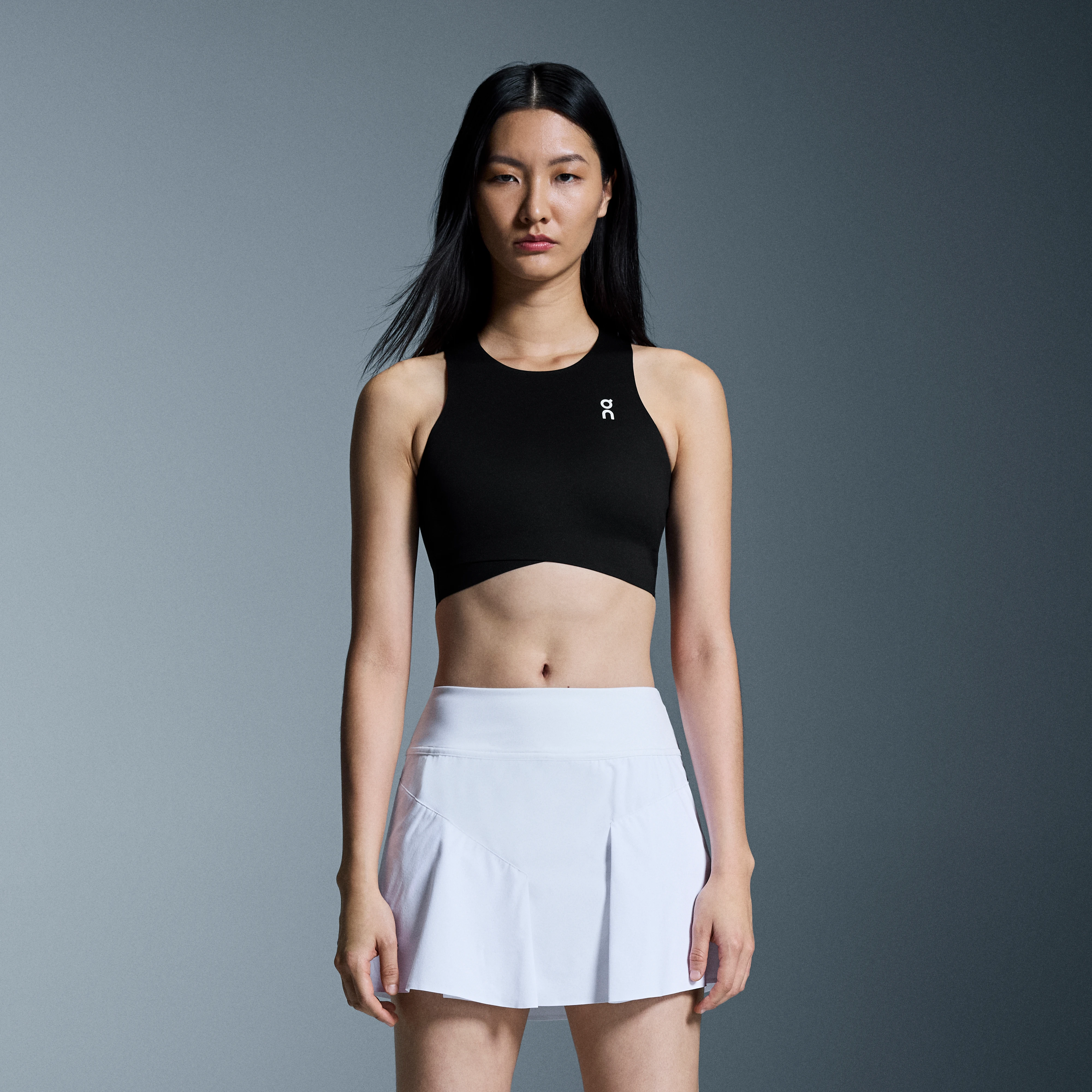 On Court Crop Top Black Femme – Tennis haute performance, brassière intégrée, tissu doux Hauts et t-shirts