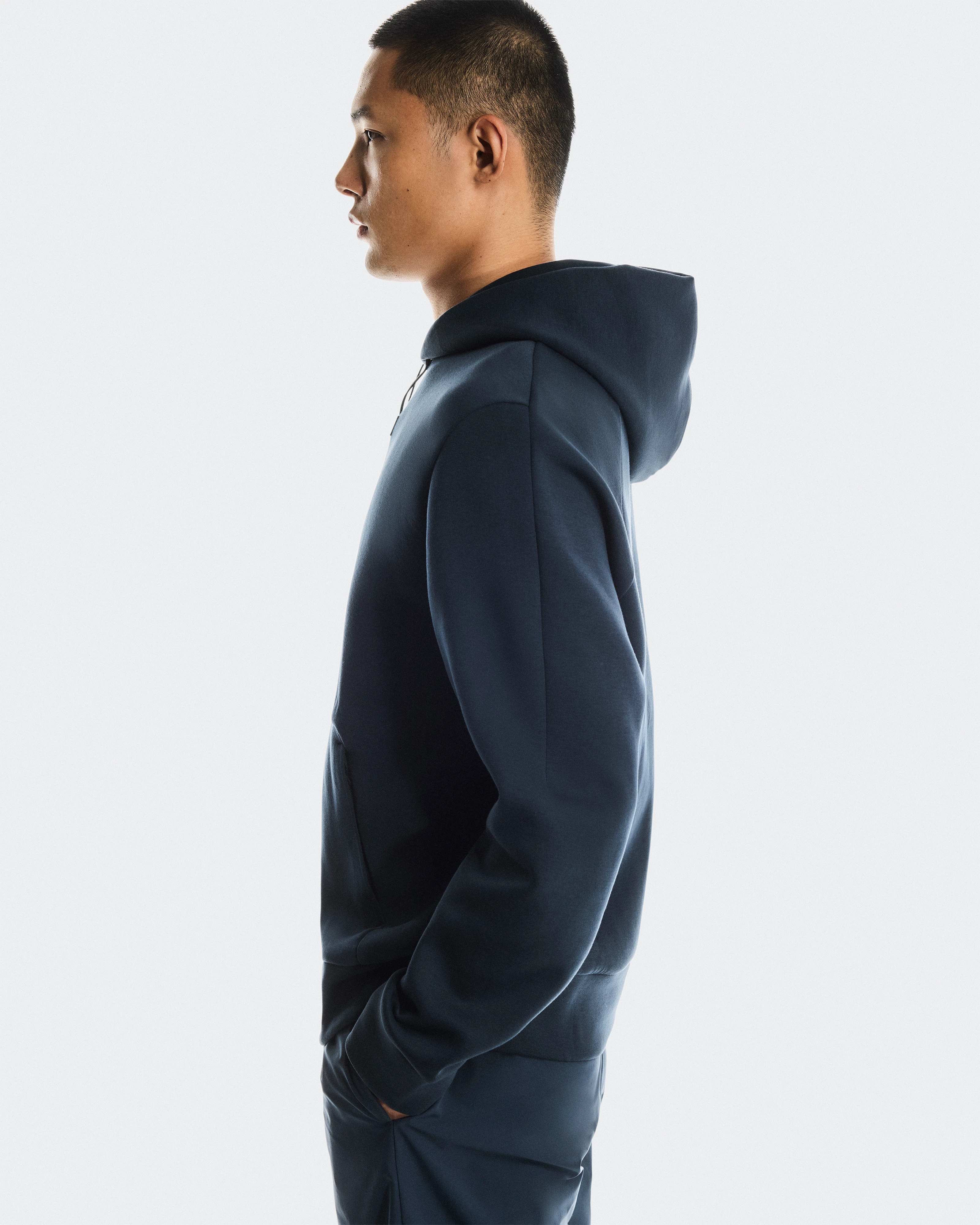 On Focus Tech Hoodie Navy Homme Sweats à capuche et sweats
