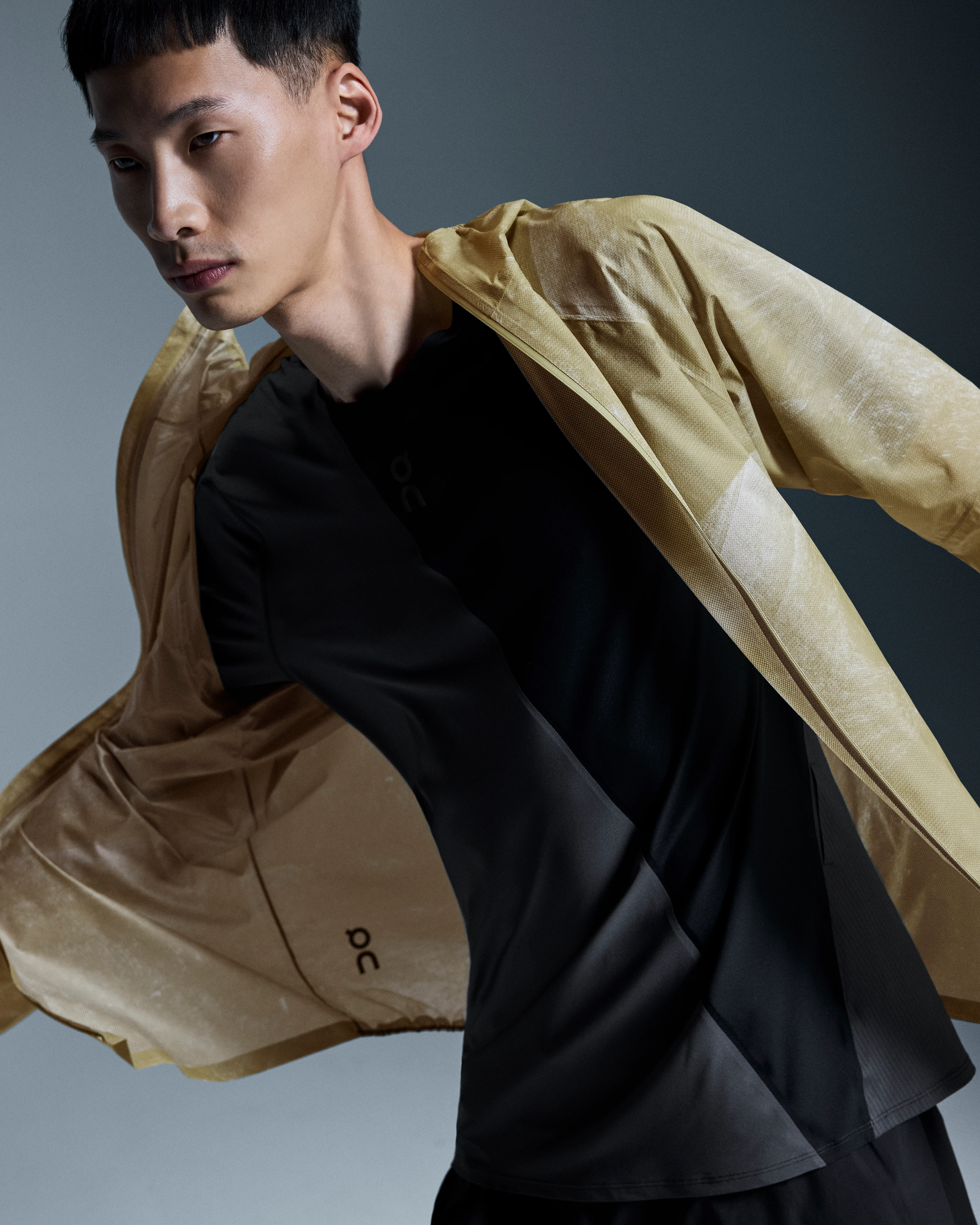 On Ultra Jacket White & Caper Homme Vestes