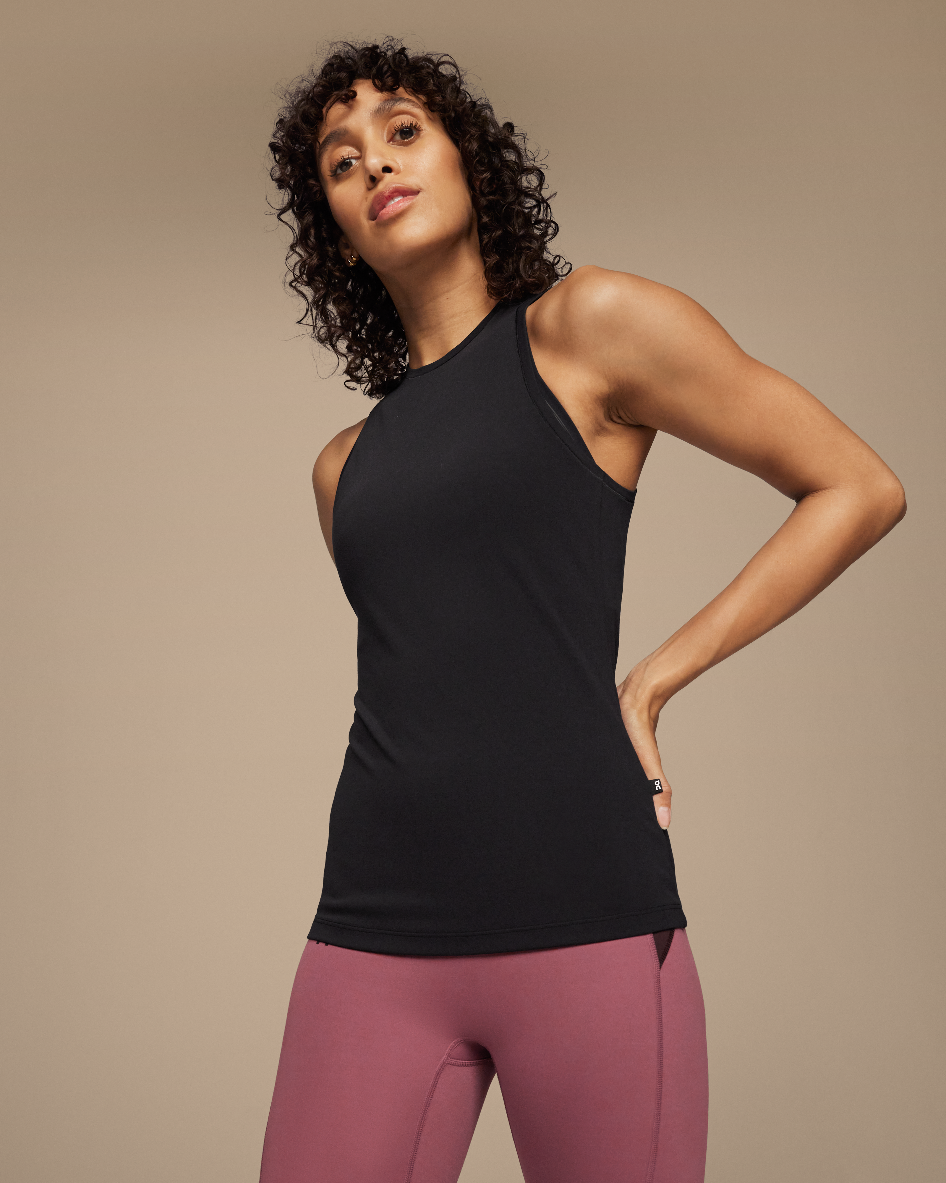 On Movement Tank Black Femme Hauts et t-shirts
