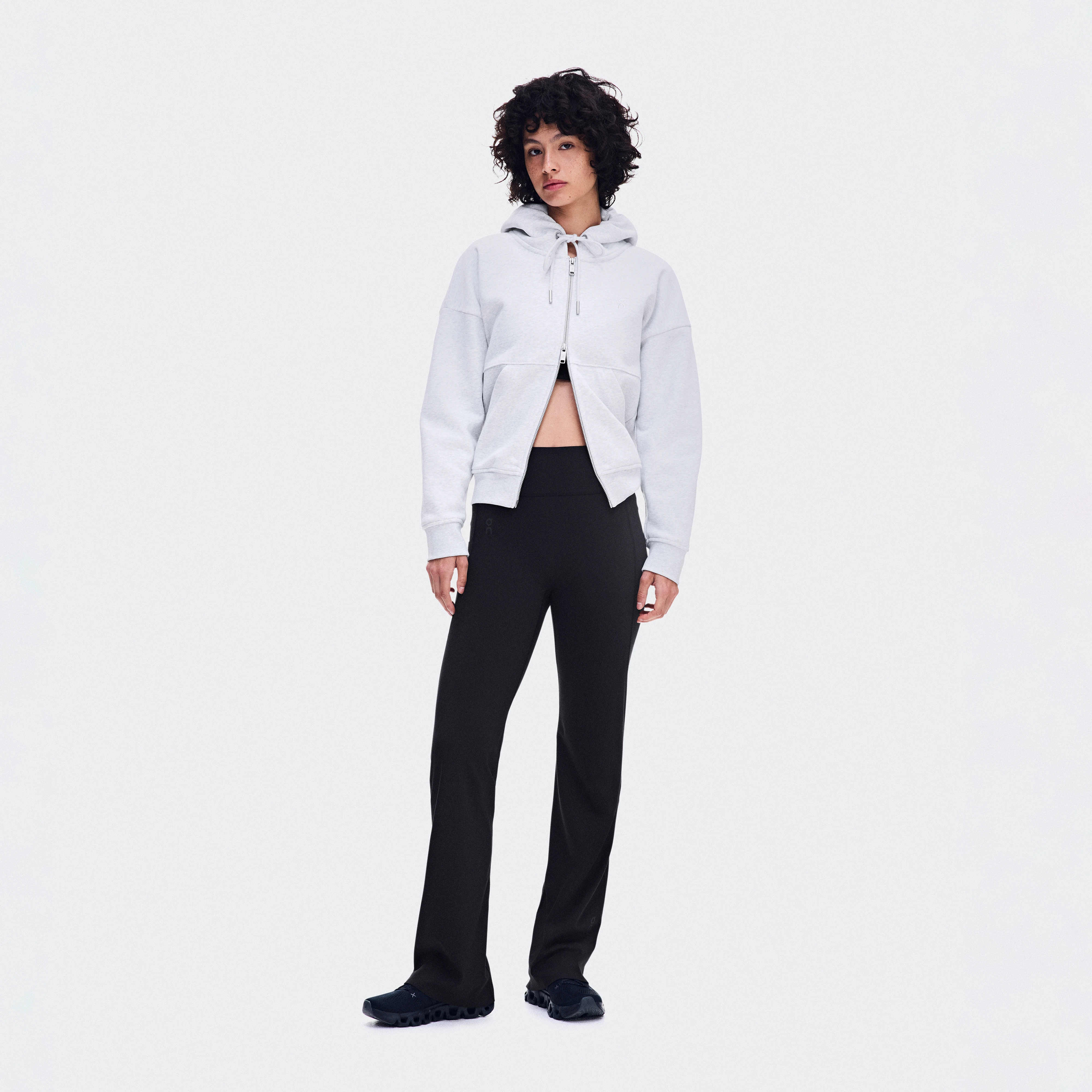 On Studio Flared Pants 32" Black Femme – Training faible impact, quotidien Pantalons