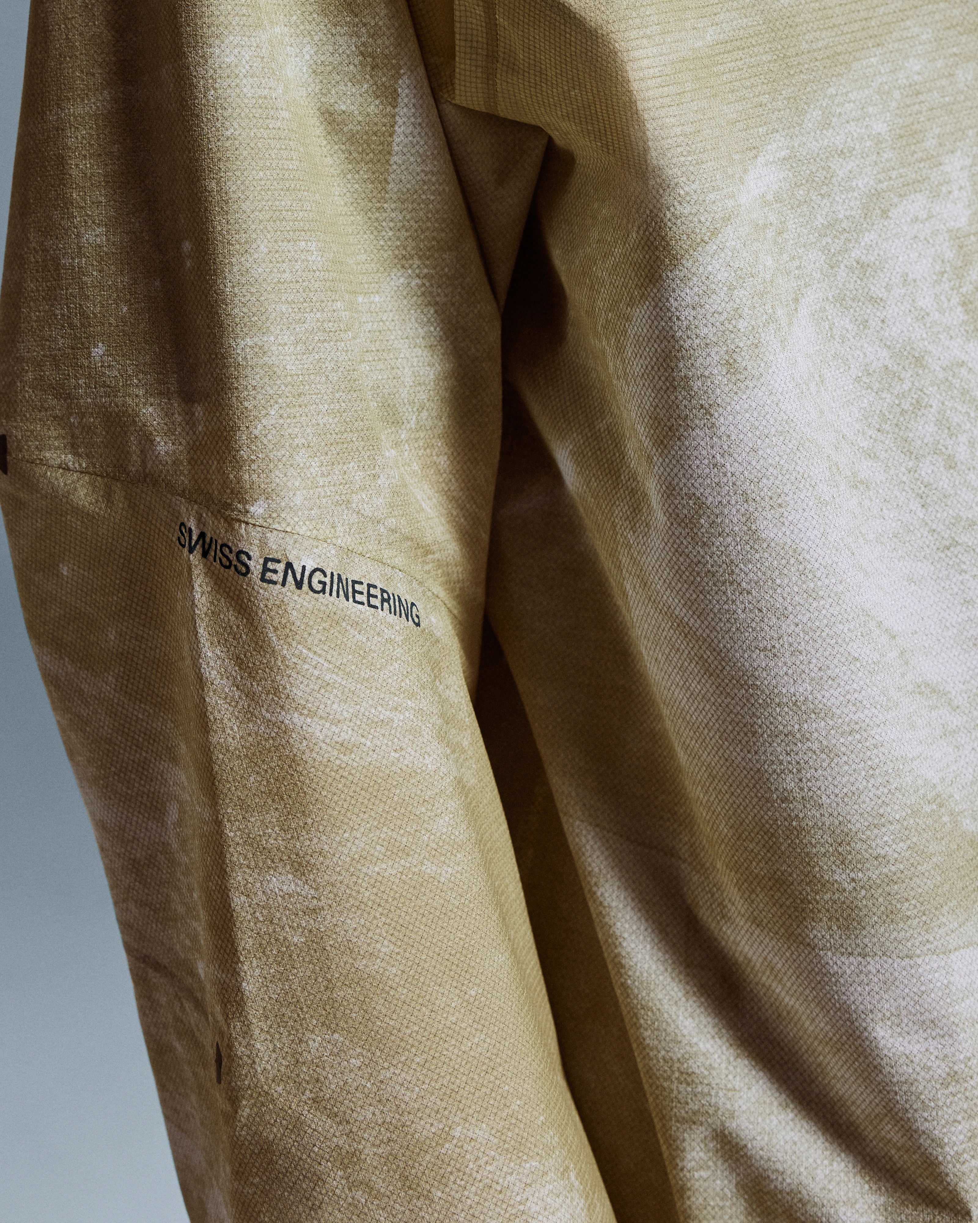 On Ultra Jacket White & Caper Homme Vestes