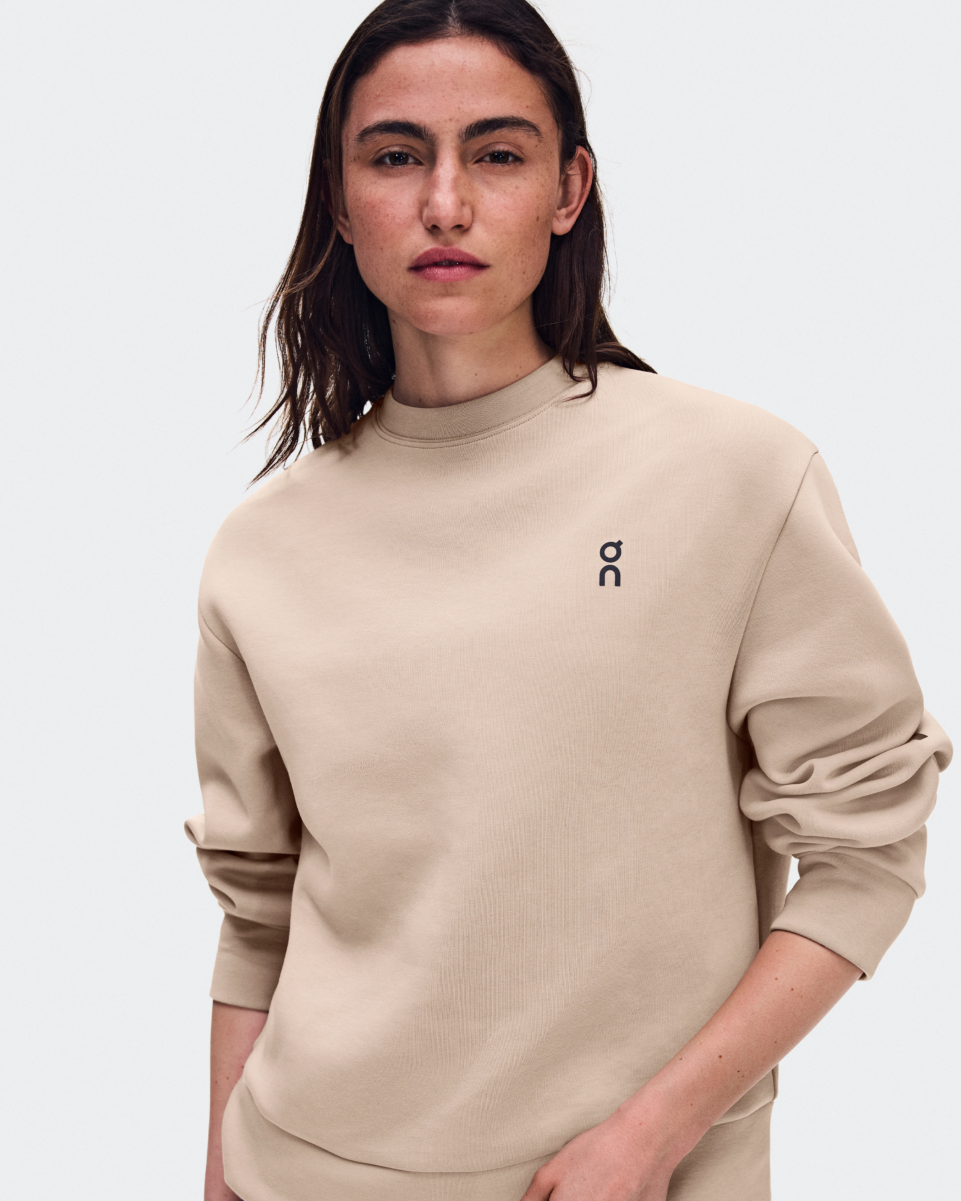 On Focus Tech Crew Desert Femme Sweats à capuche et sweats