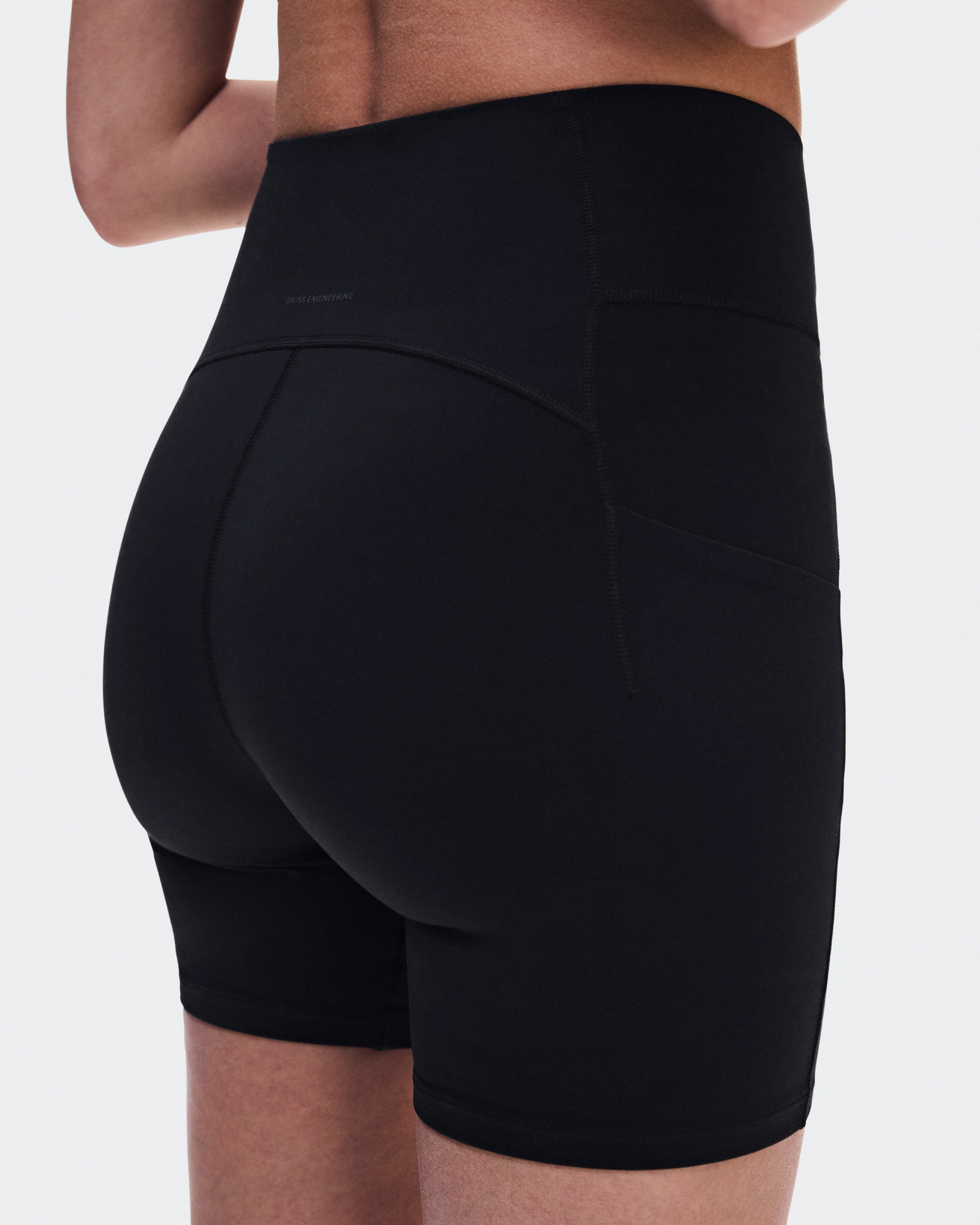 On Studio Leggings Short 6" Black Femme Leggings